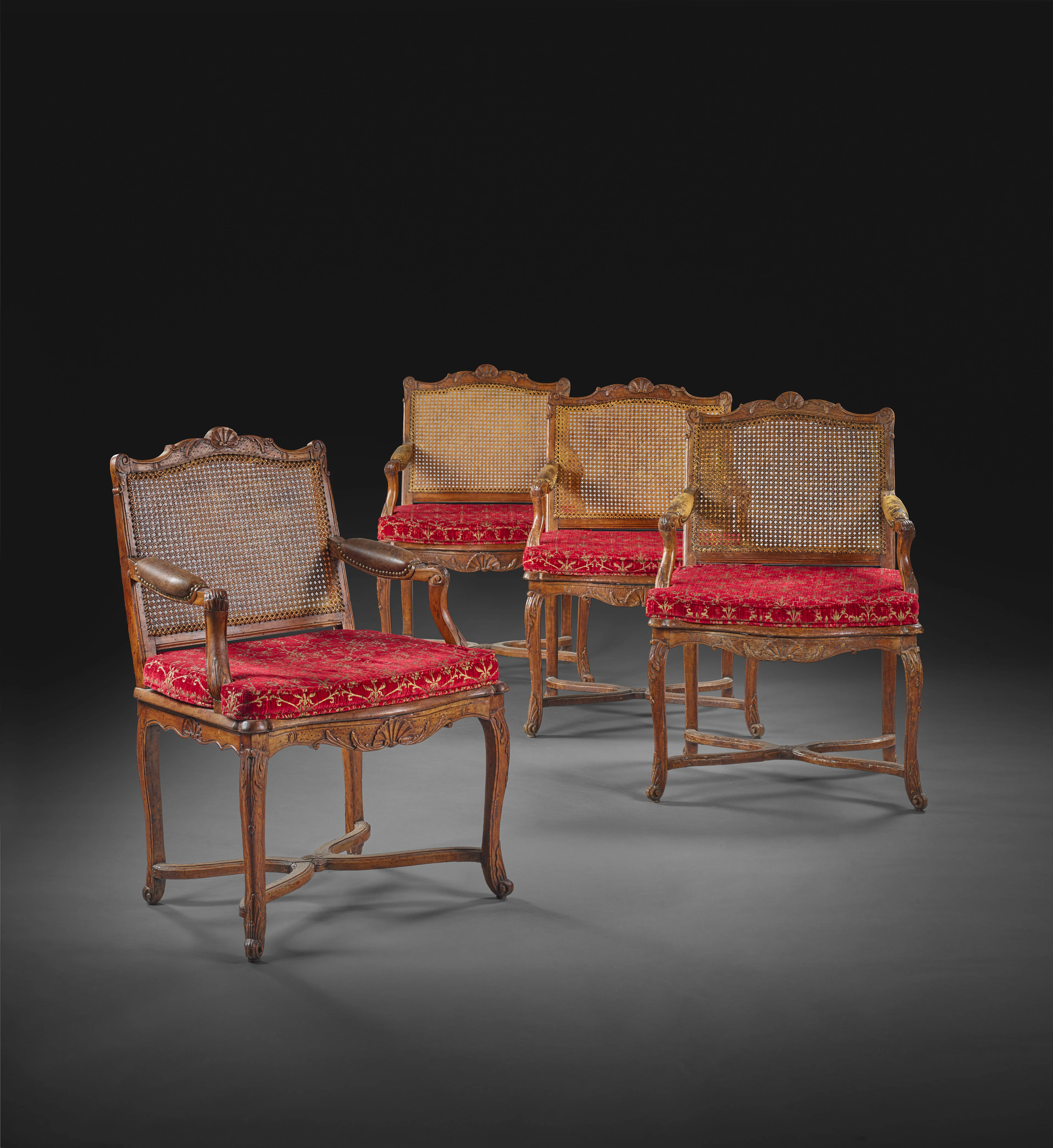 SUITE DE QUATRE FAUTEUILS CANNÉS D'ÉPOQUE RÉGENCE