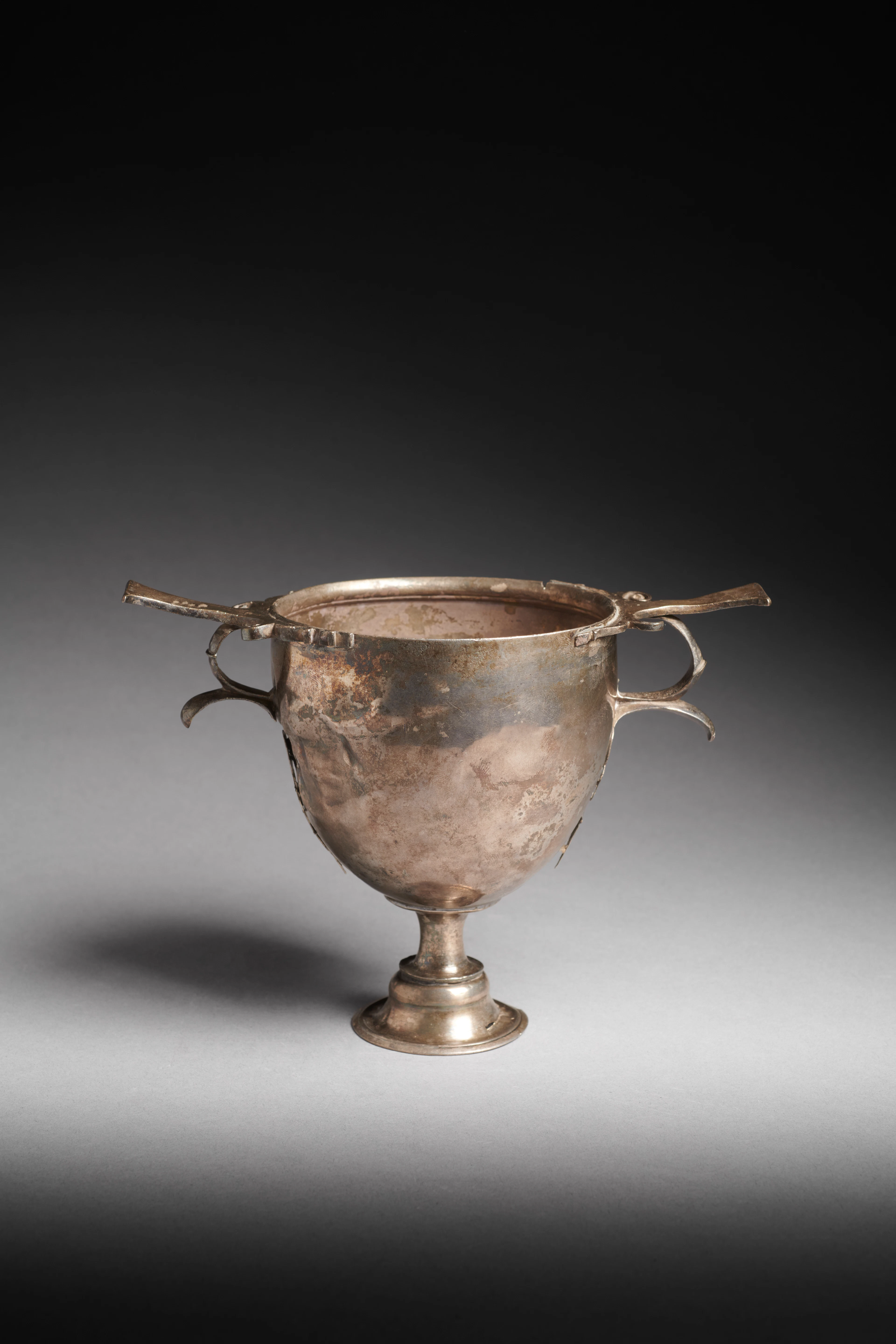 A Hellenistic silver skyphos