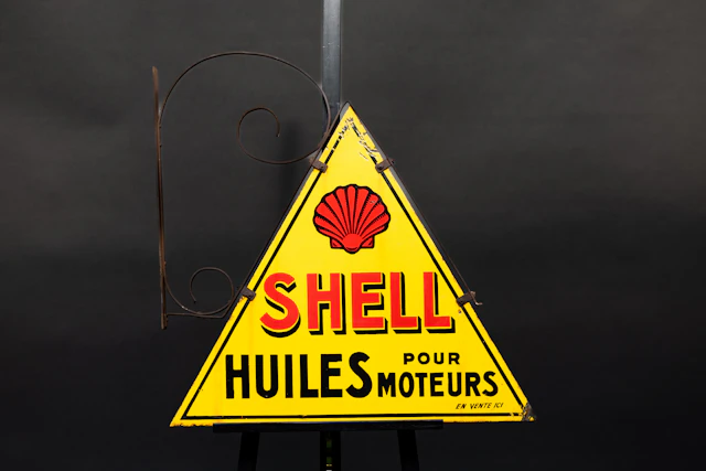 Shell – Enamelled sign No reserve
