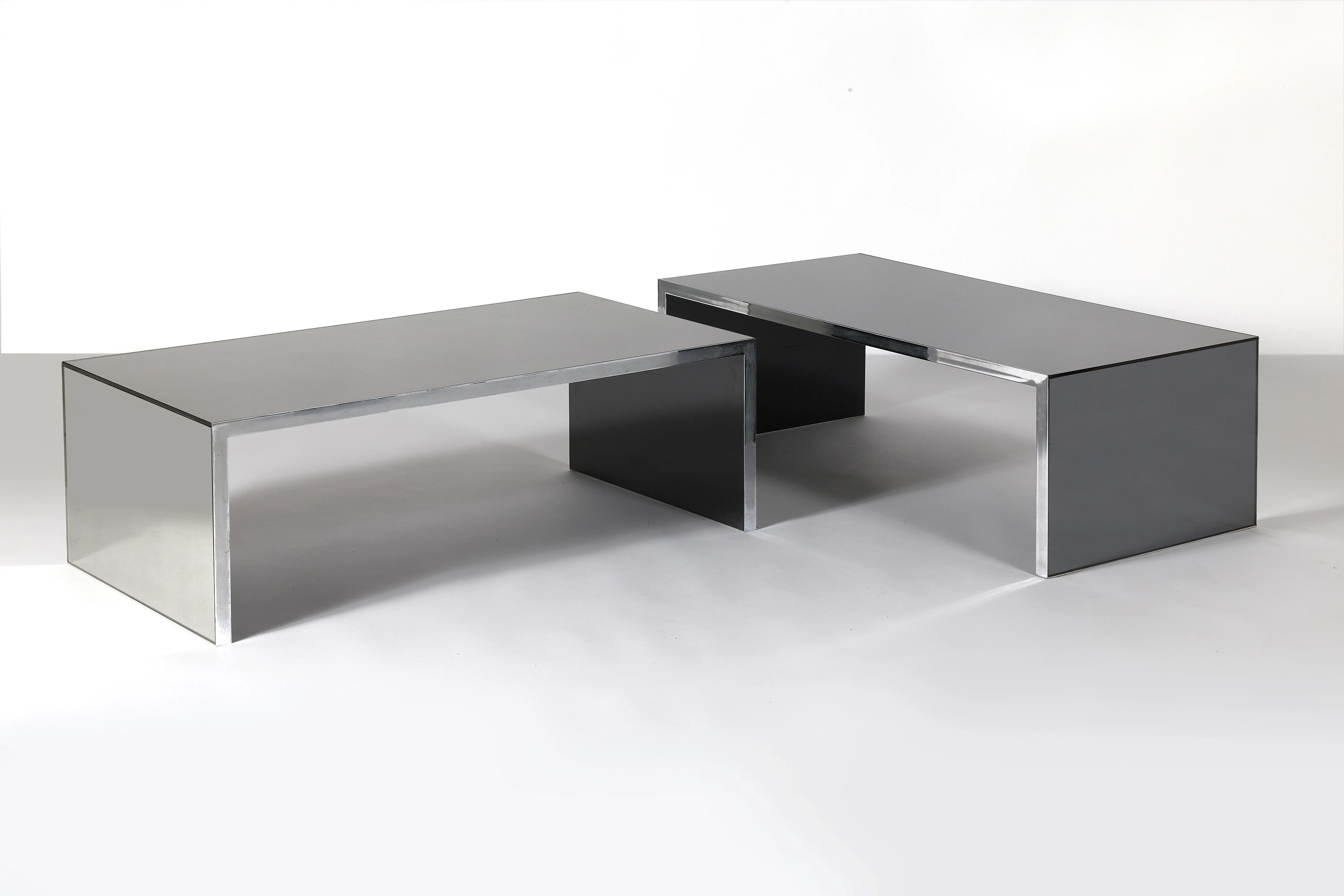 Nanda VIGO 1936 - 2020 Paire de tables basses « Four corner » Circa 1970