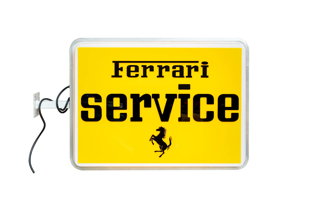 Ferrari Service - Illuminated sign No reserve