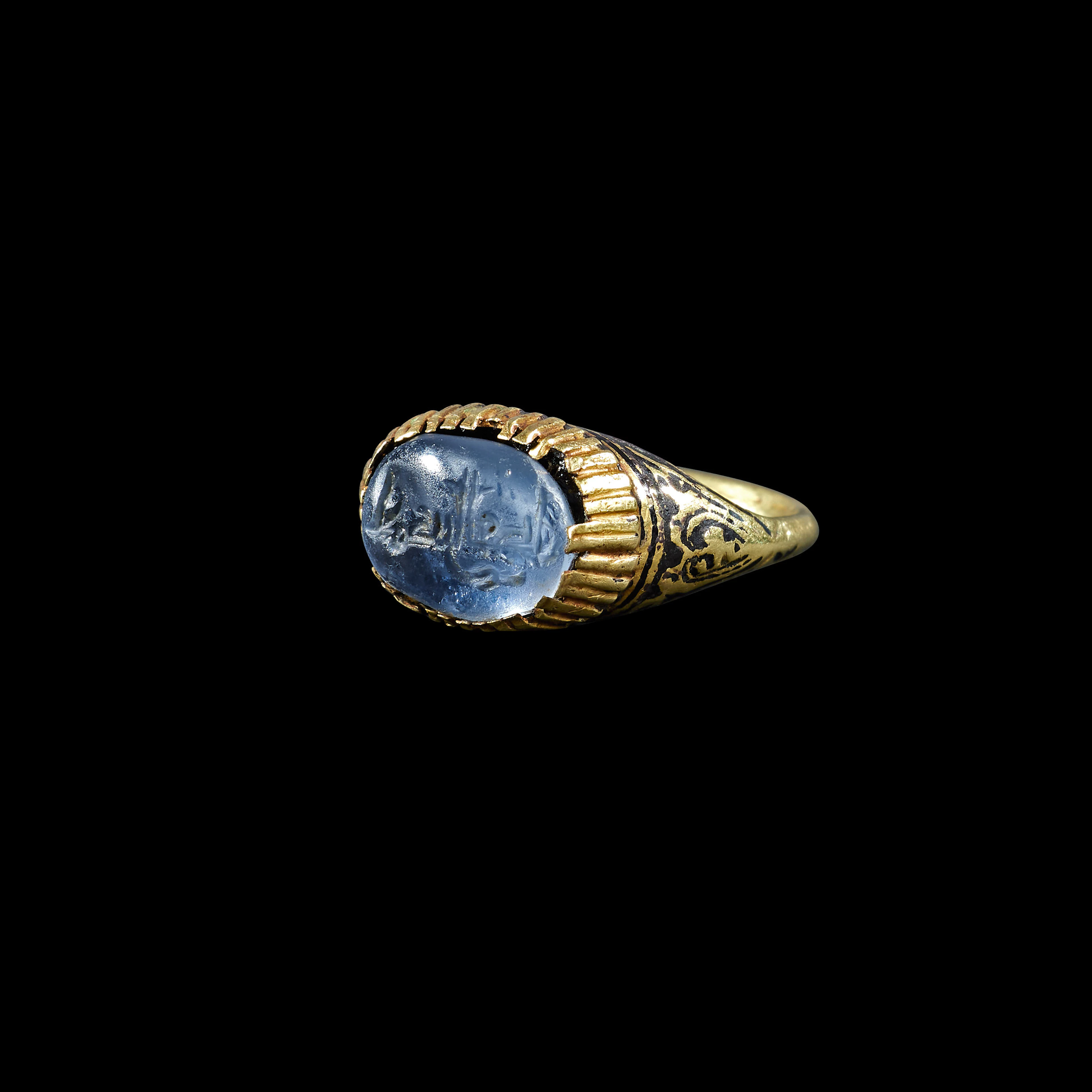A Seljuk Niello Gold Ring with Sapphire