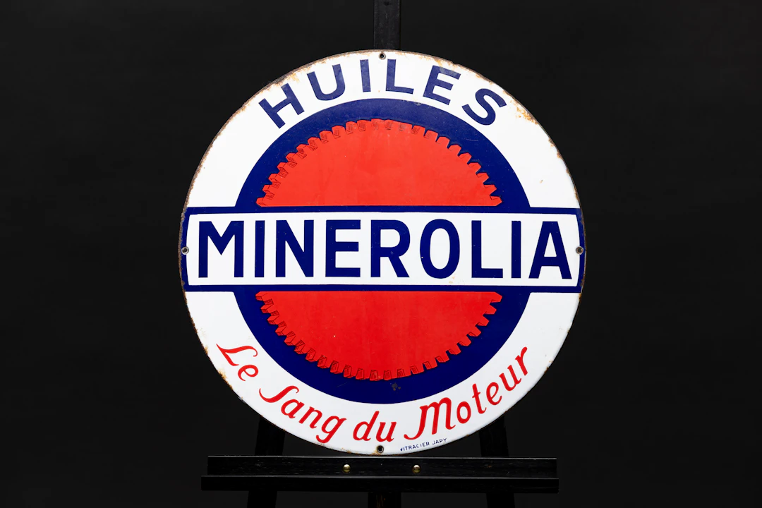 Huiles Minerolia – Enamel sign No reserve