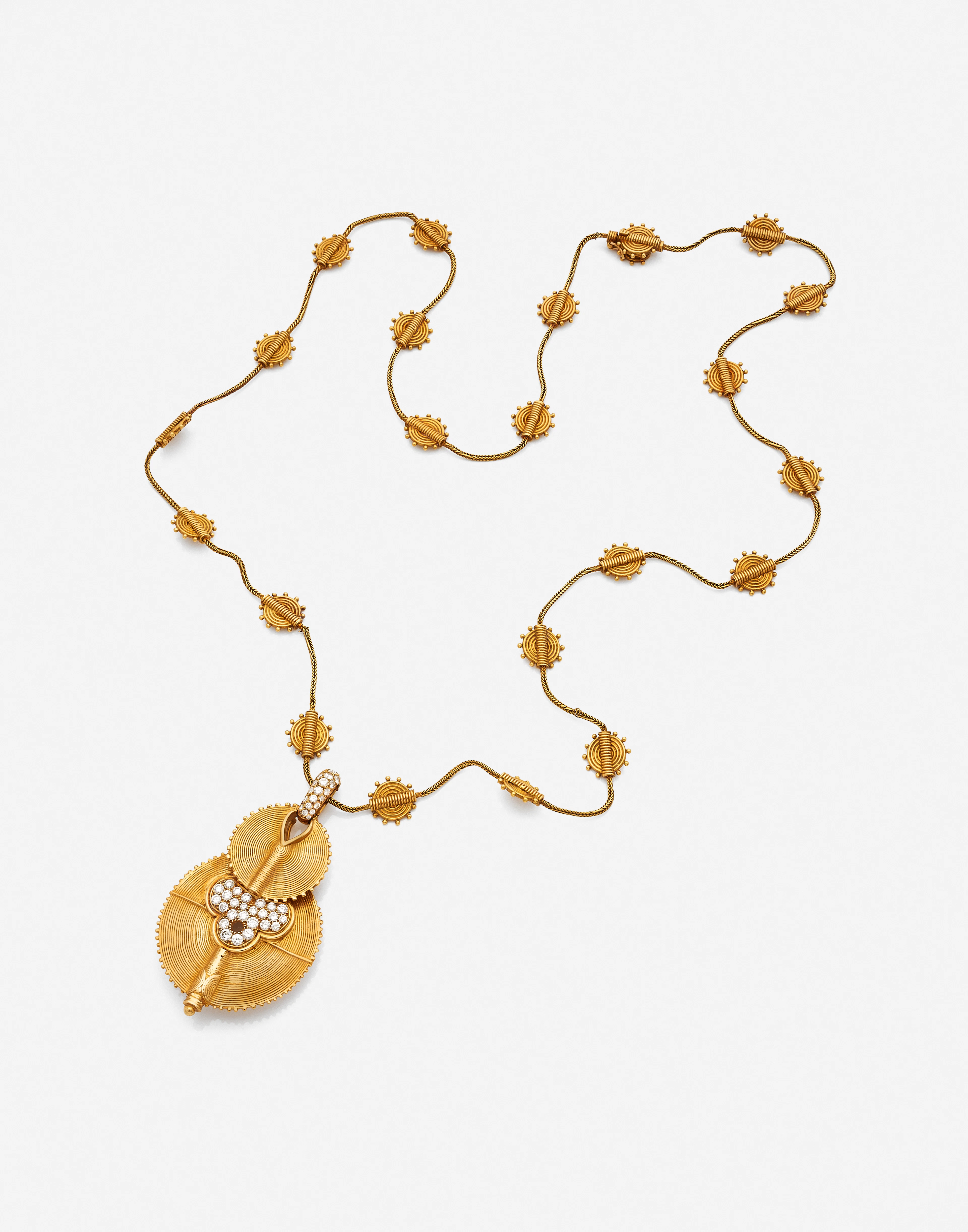 ÉCRIN D'UNE ÉLÉGANTE - PART. III BOUCHERON - Sautoir pendentif "Masque"