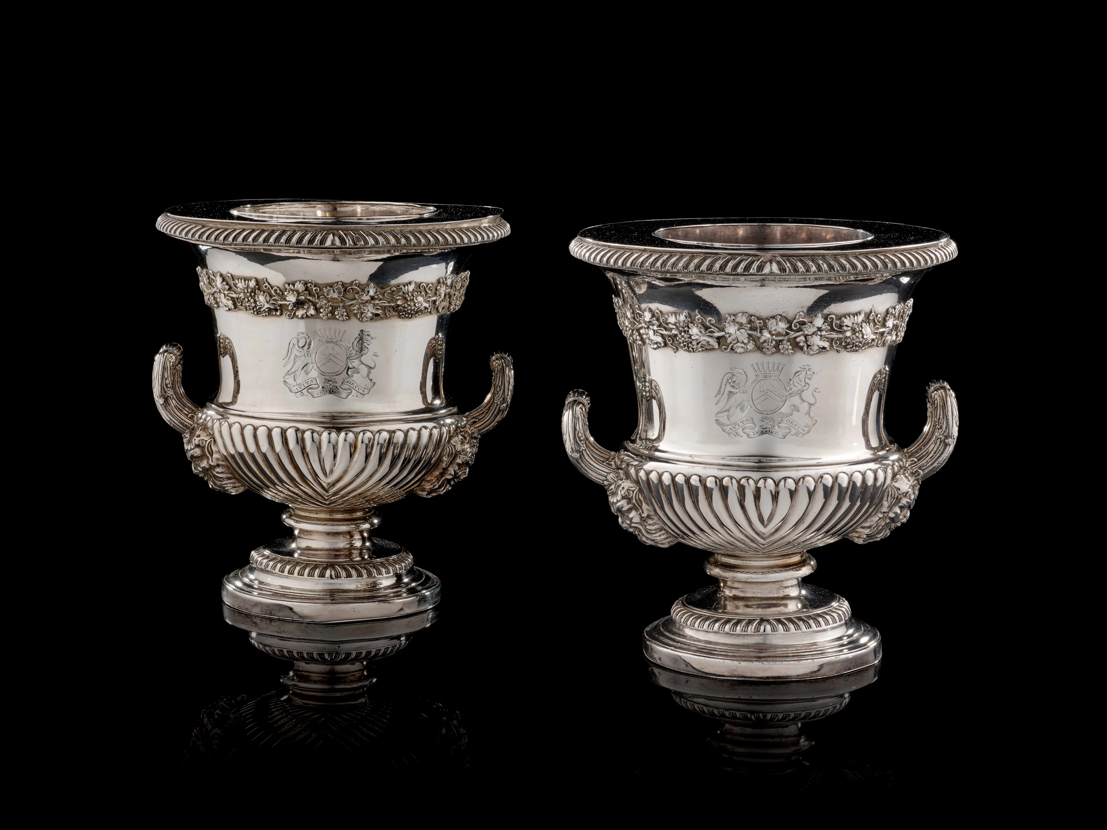 PAIRE DE RAFRAICHISSOIRS EN MÉTAL DOUBLÉ D'ARGENT