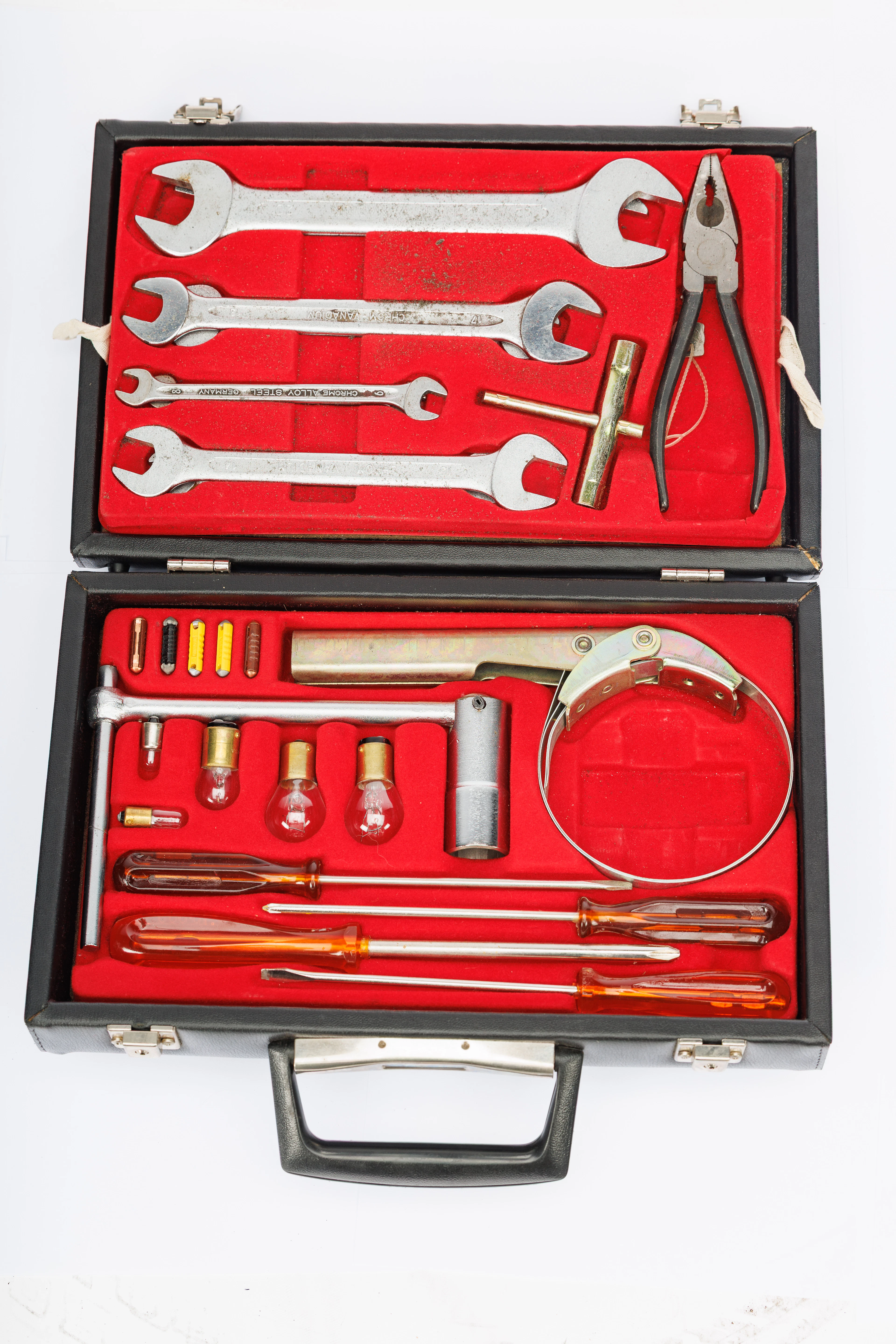 Ferrari 365 GT4 2+2 – Tool kit No reserve