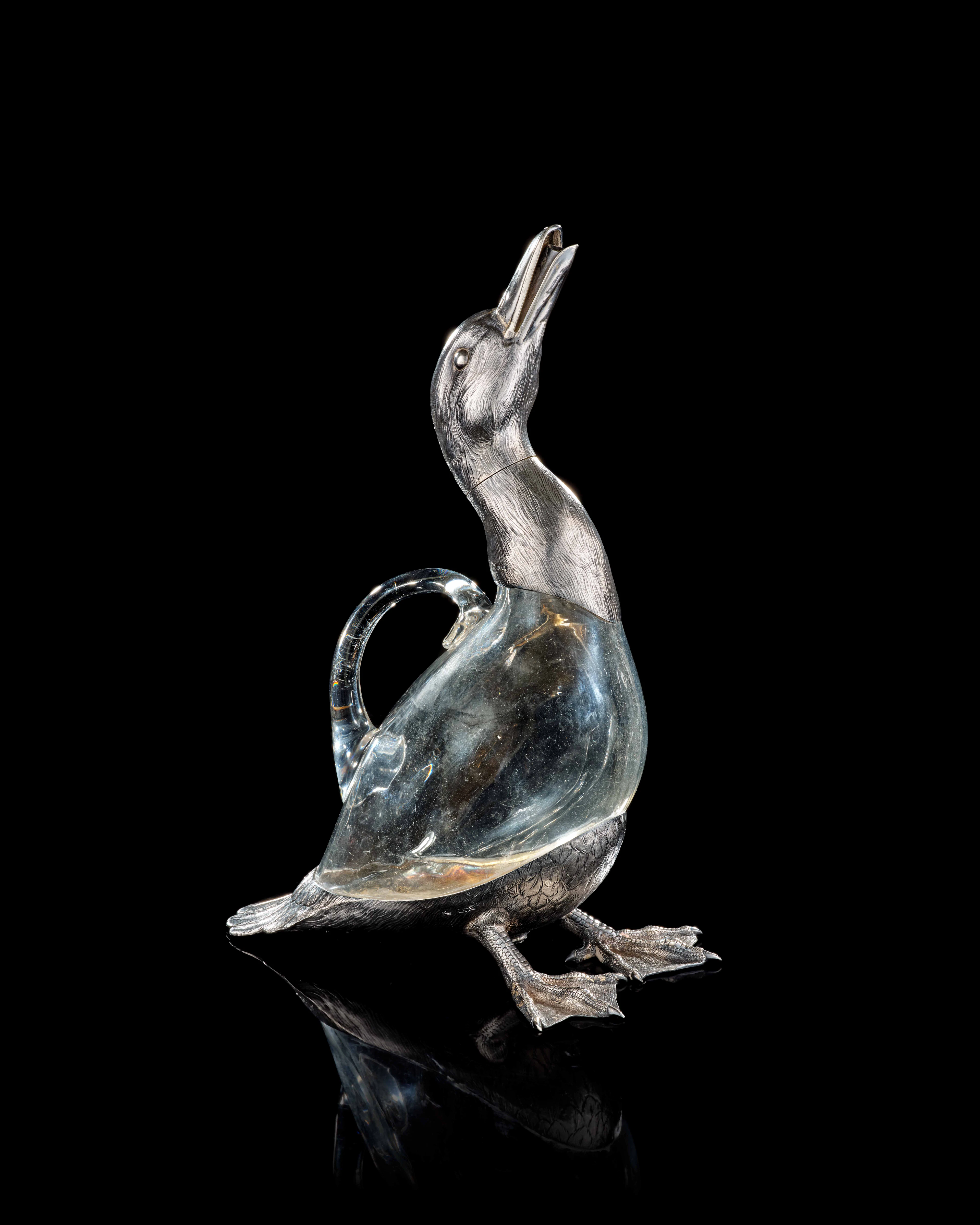 AIGUIÈRE EN VERRE MONTÉE EN ARGENT EN FORME DE CANARD