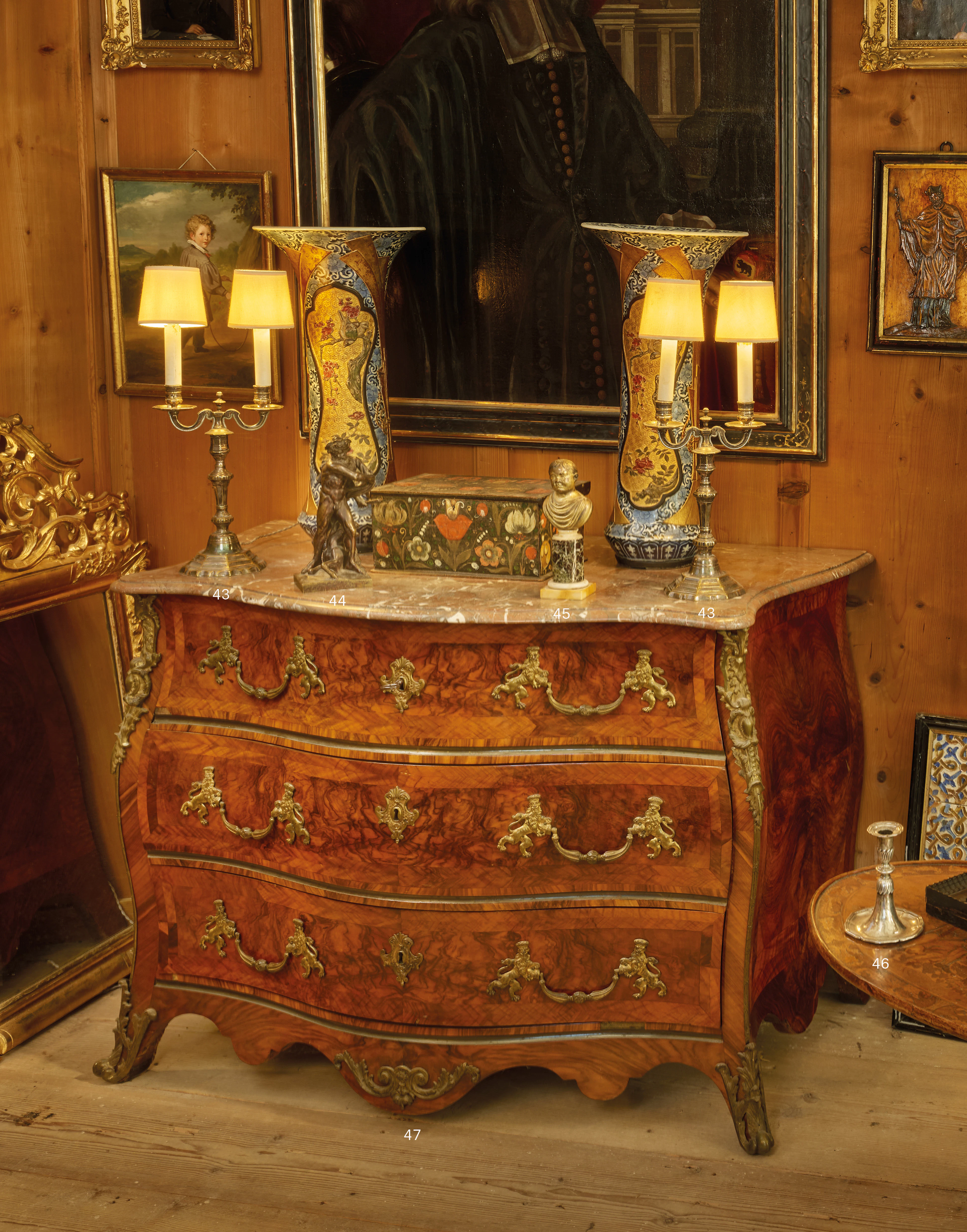 COMMODE SUISSE DU MILIEU DU XVIIIe SIÈCLE