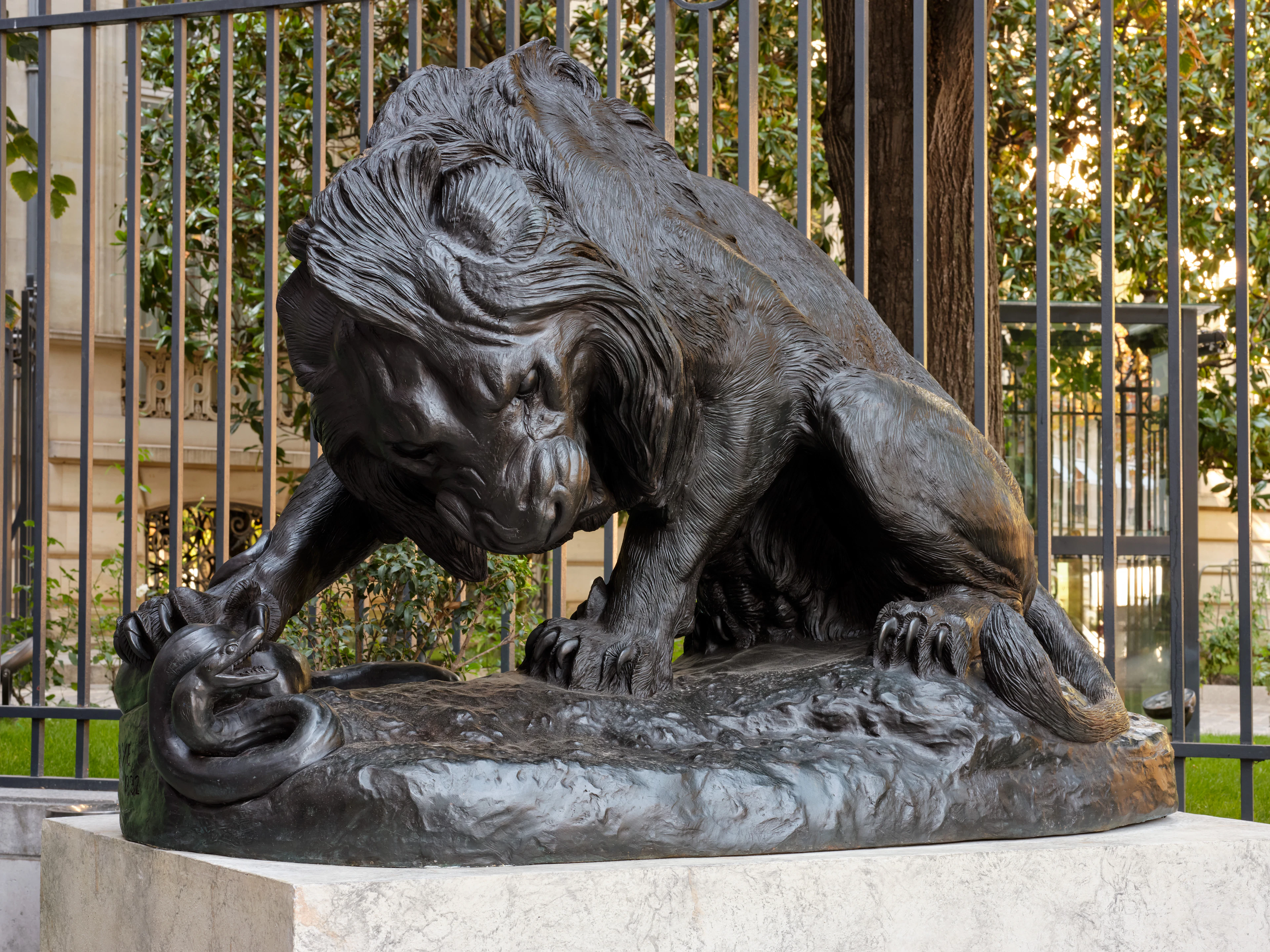 D'après Antoine-Louis BARYE Lion au serpent