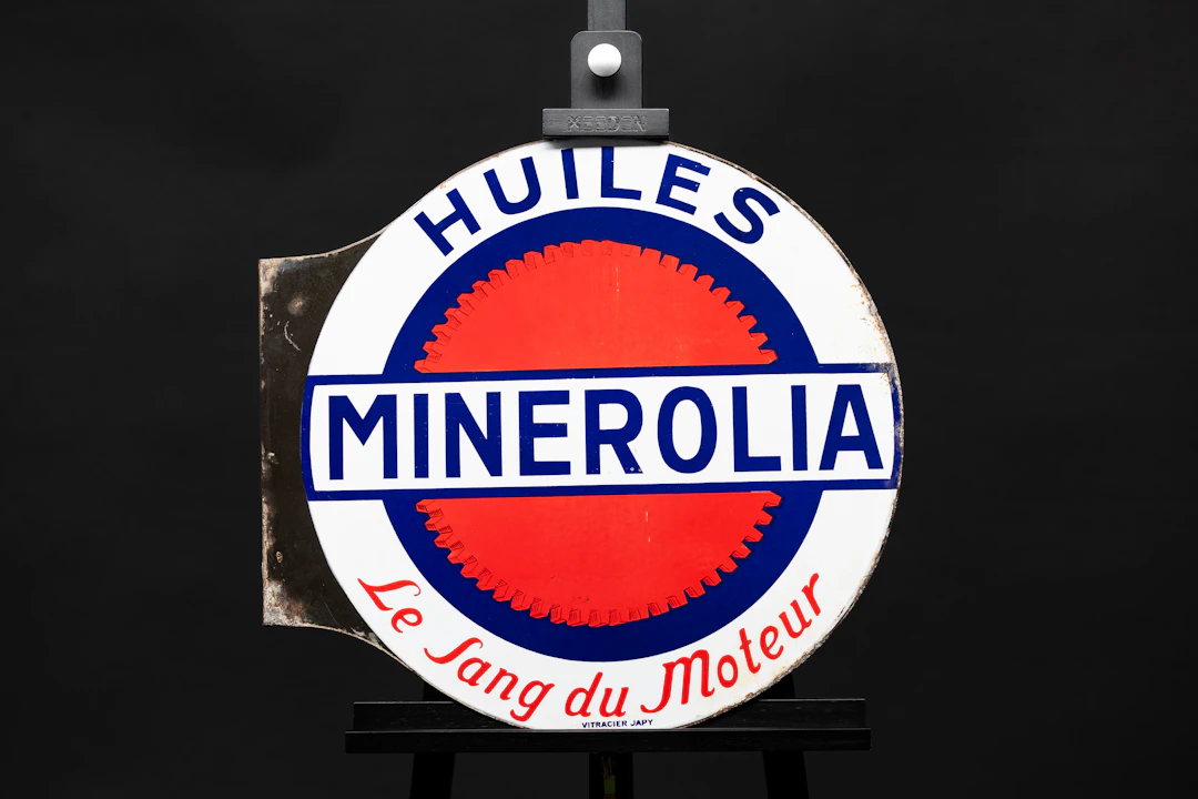Minerolia Oils – Enameled sign No reserve
