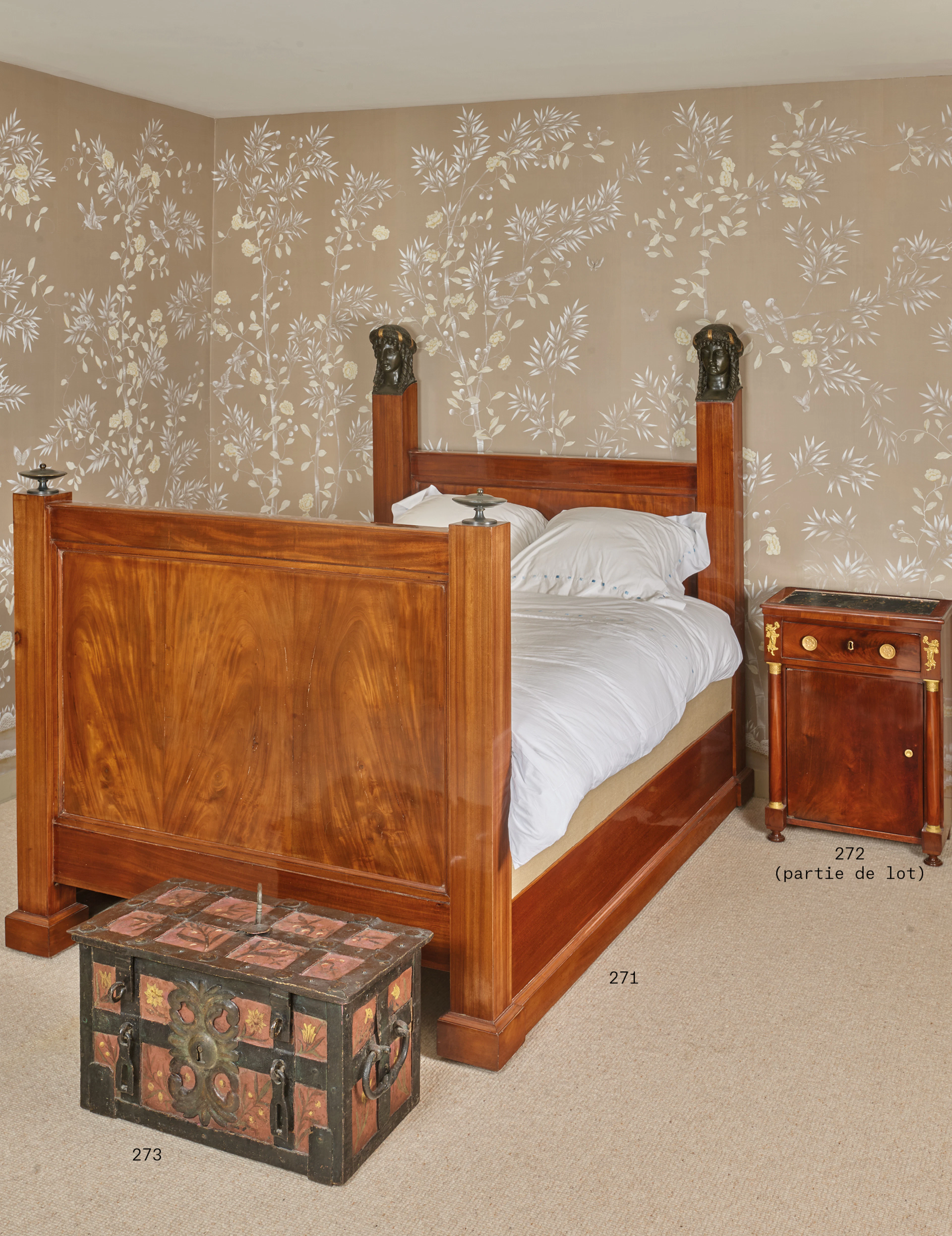 - PAIRE DE TABLES DE CHEVET DE STYLE EMPIRE