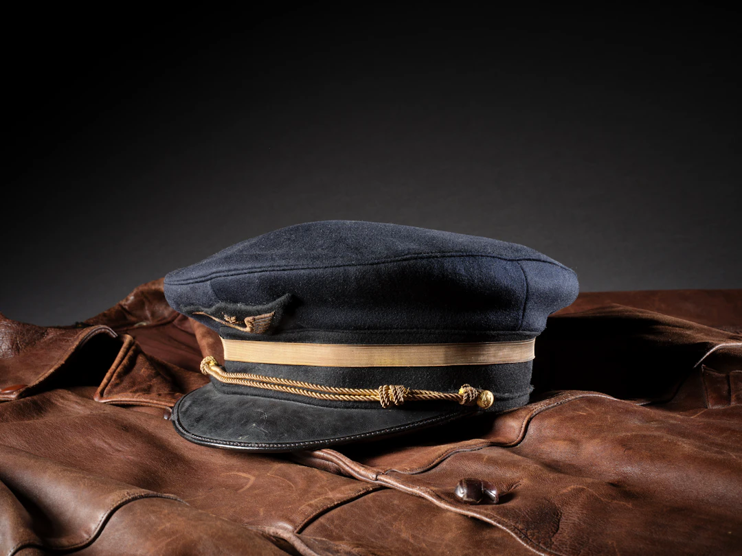 CASQUETTE DE SOUS-LIEUTENANT DE L’ARMÉE DE L’AIR DE JEAN MERMOZ