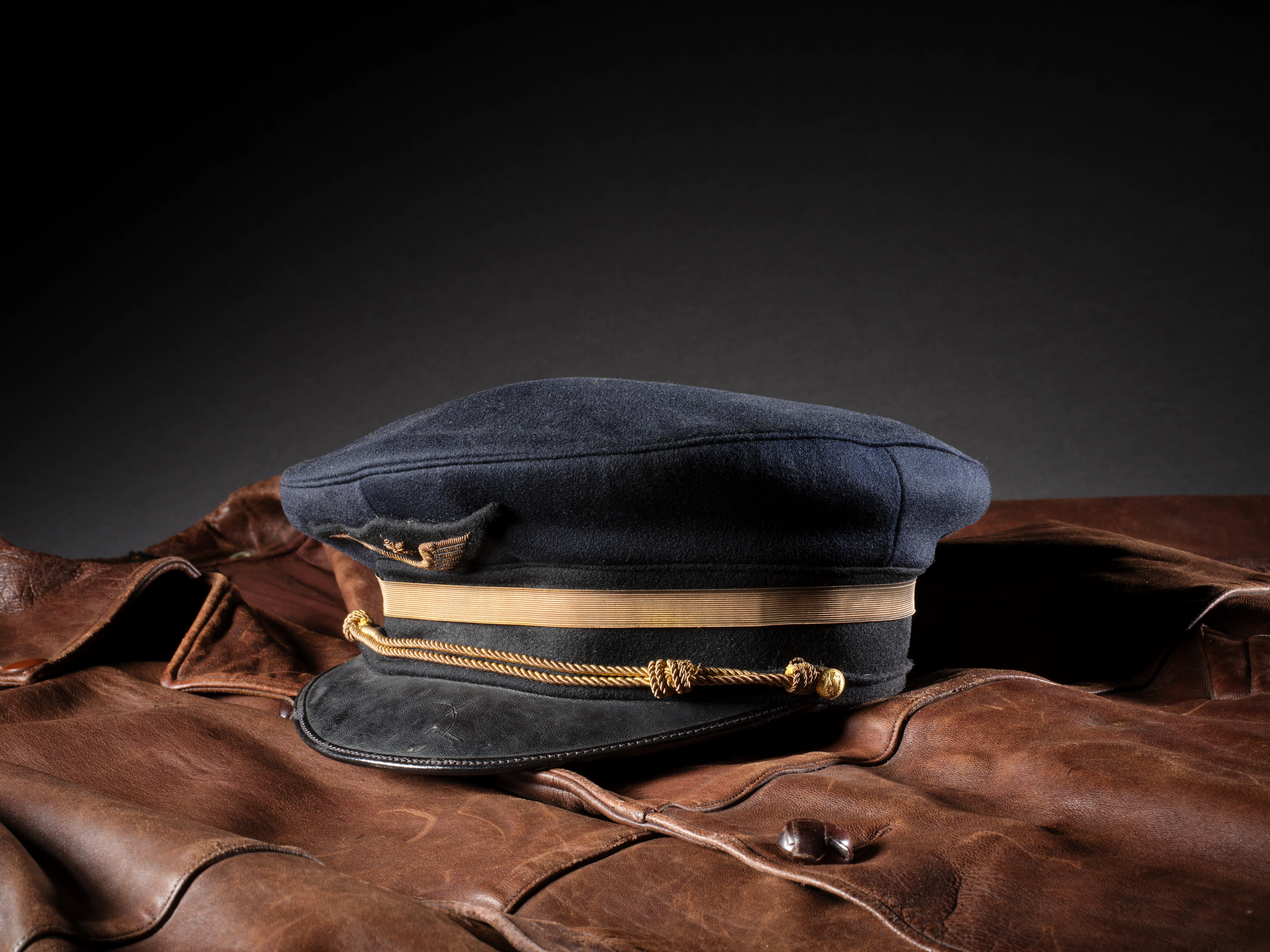 CASQUETTE DE SOUS-LIEUTENANT DE L’ARMÉE DE L’AIR DE JEAN MERMOZ