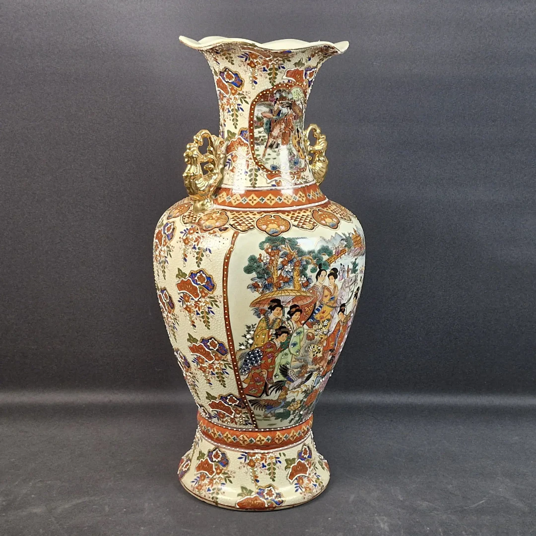 Vas i porslin - Kinesiskt motiv/stil - Porslinsvas - 1900-tal - Vintage