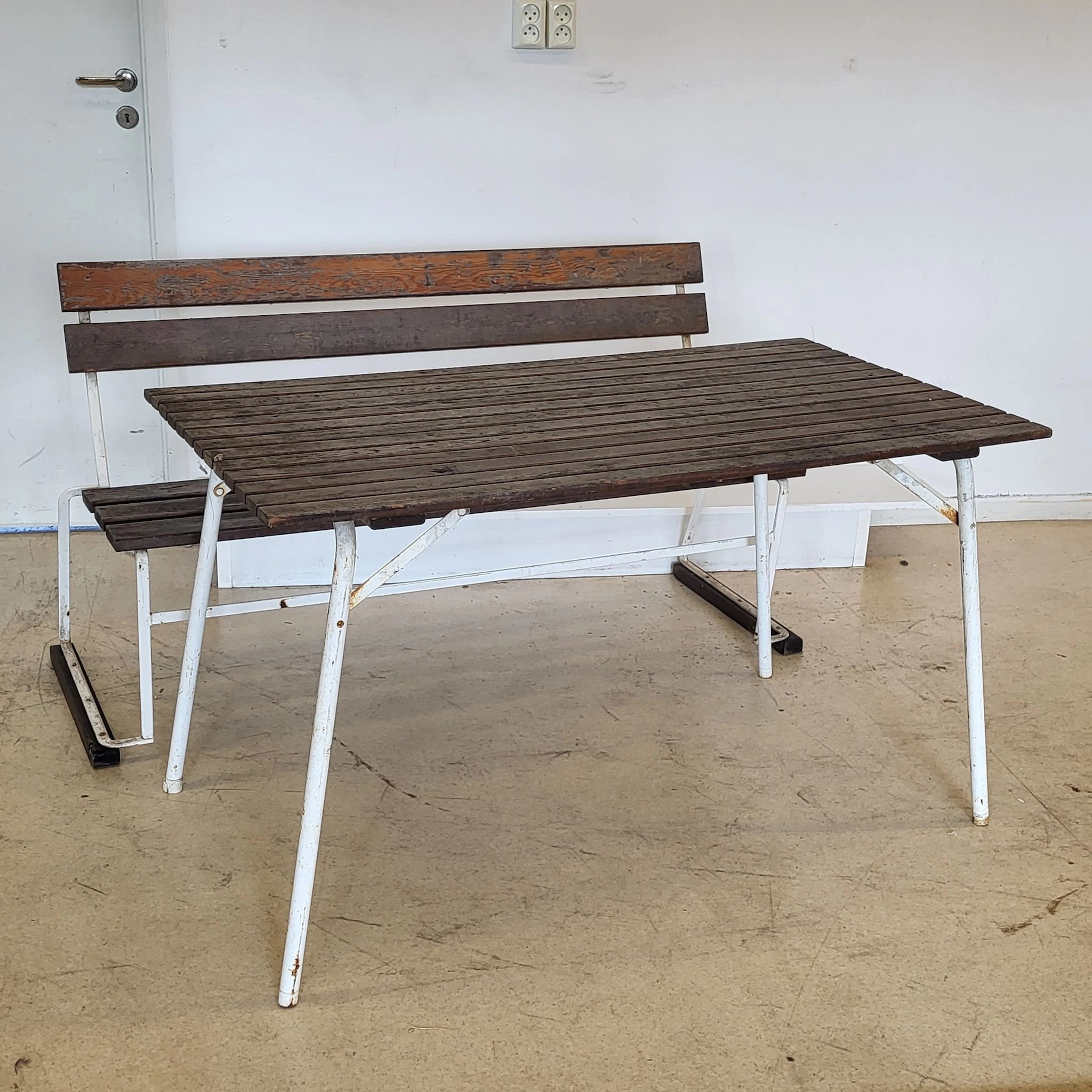 Grythyttans stålmöbler - Fällbart bord & sittbänk i metall & trä - Utemöbler