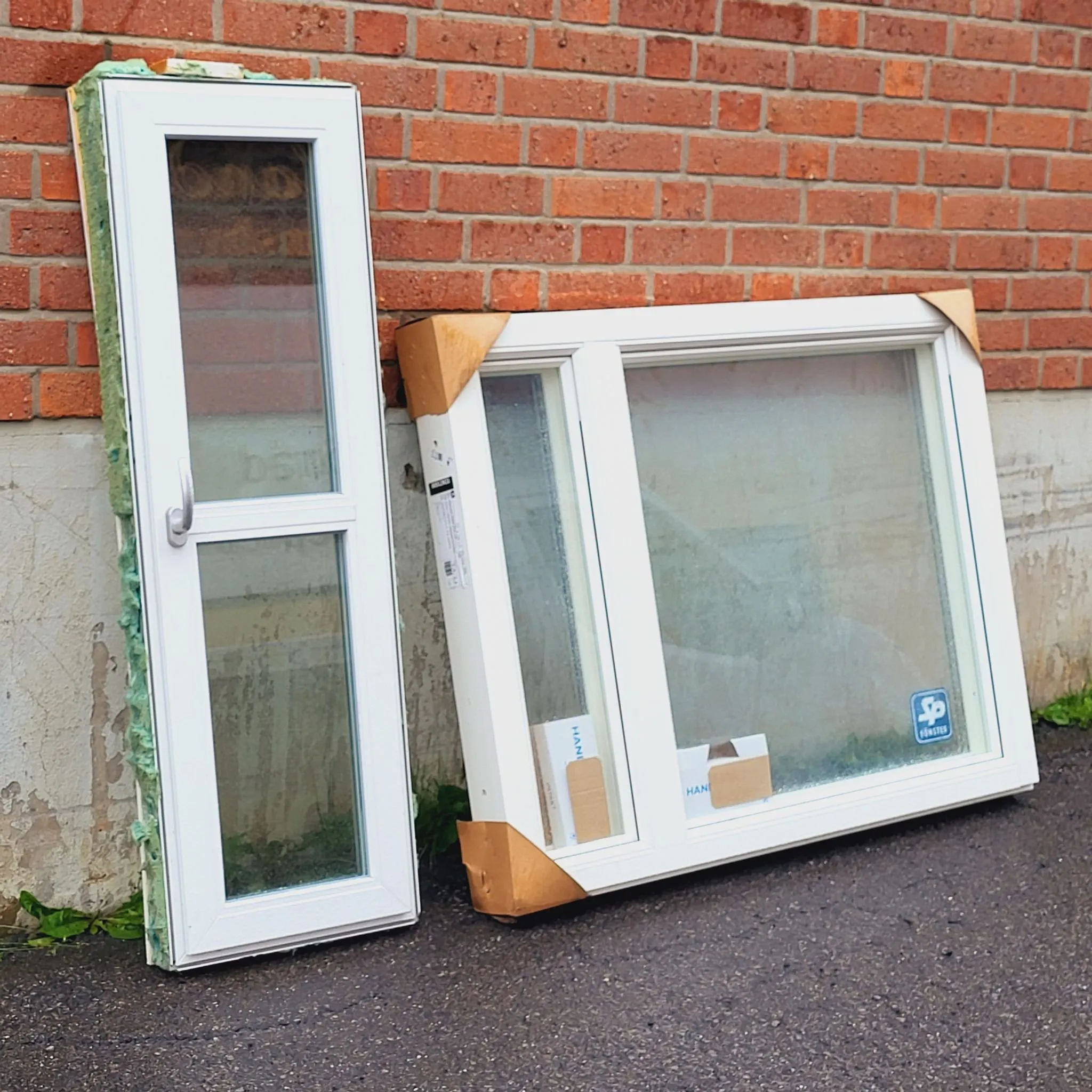 2 st. Öppningsbara fönster med ram - 108 x 140 cm - Glasfönster - Glas ...