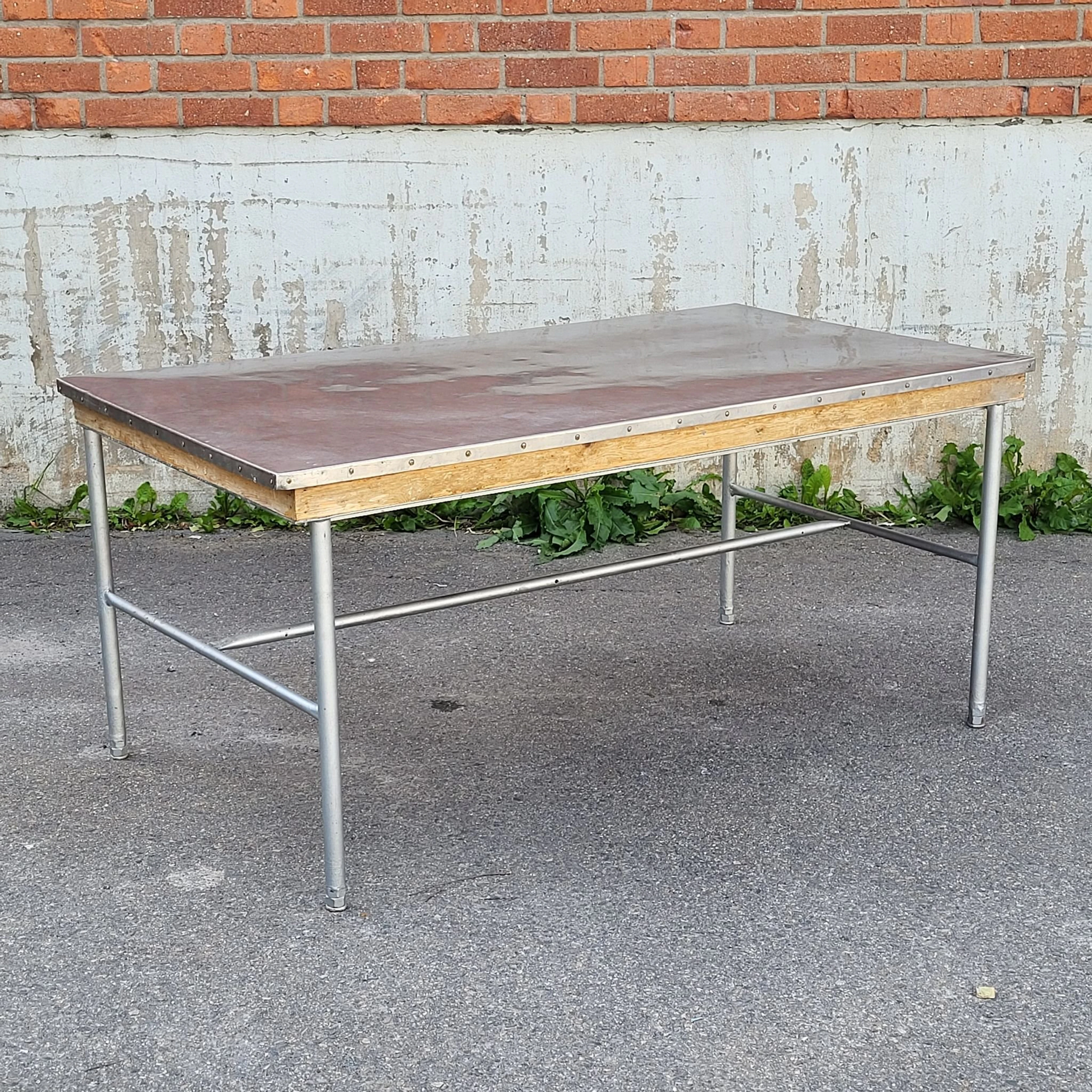 Arbetsbord med plåt av rostfritt stål - Arbetsbänk