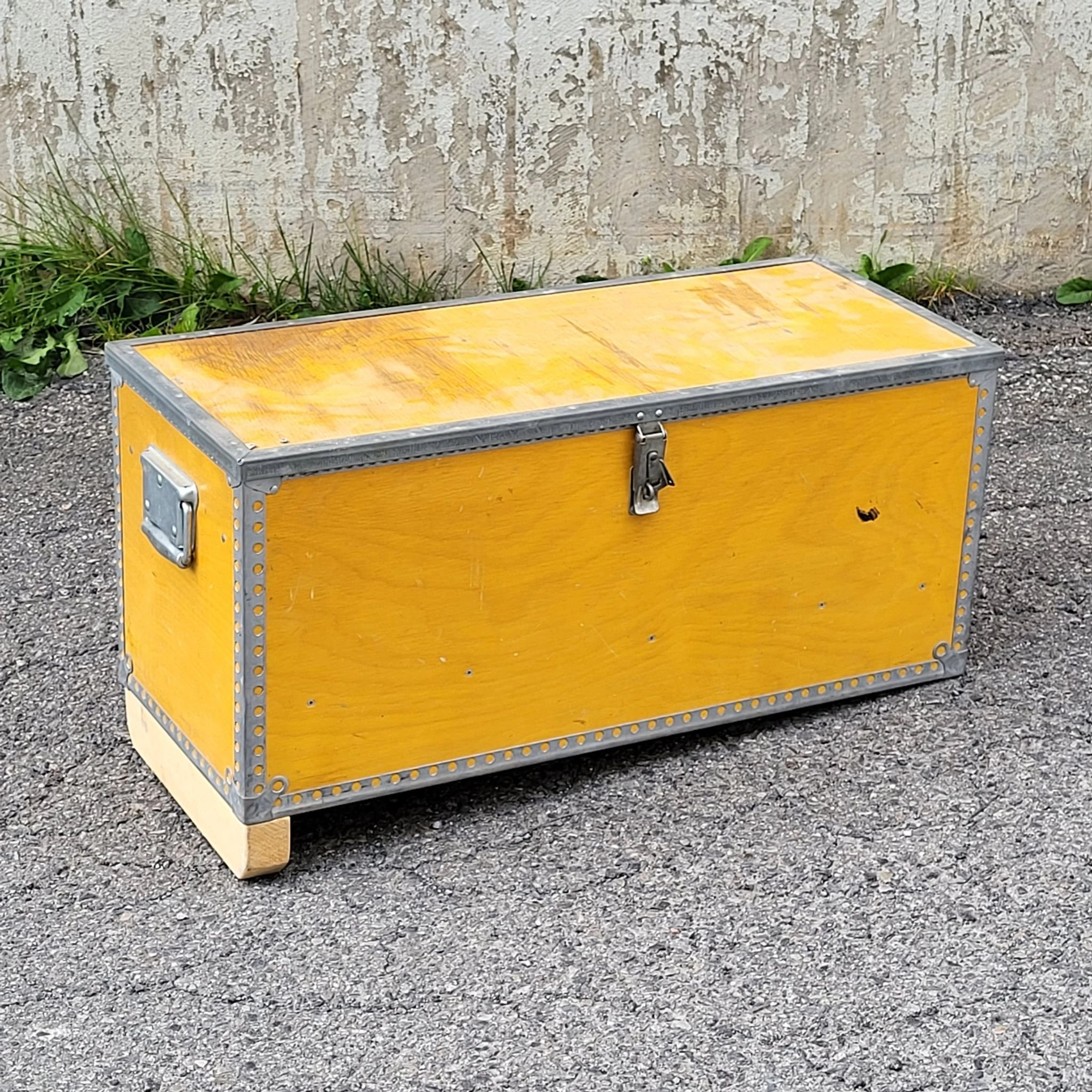 Verktygslåda i plywood med metallbeslag - Låda - Förvaring