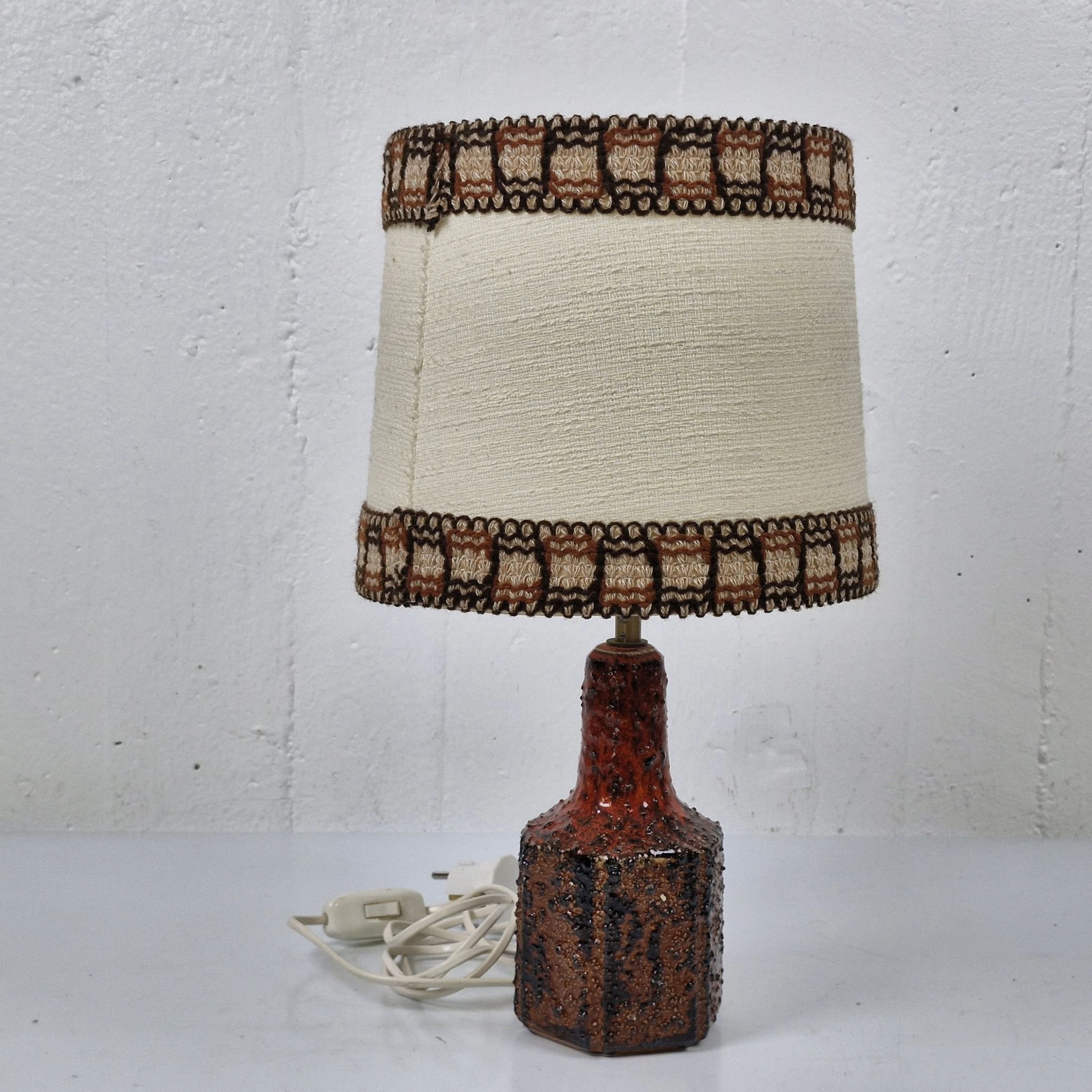 Bordslampa i keramik med textilskärm - Fönsterlampa - Lampa - 1900-tal