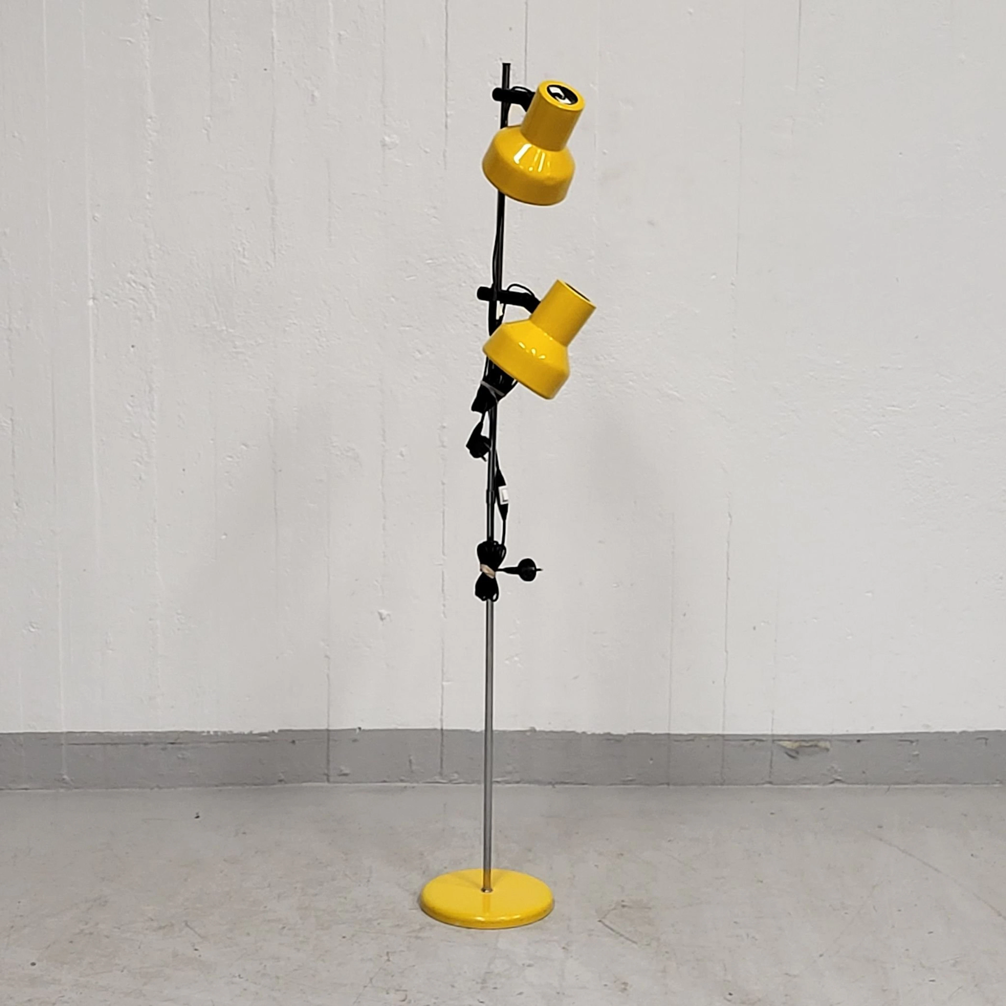 Äldre golvlampa i metall med 2st ljuskällor - Lampa - Läslampa - 1980 tal