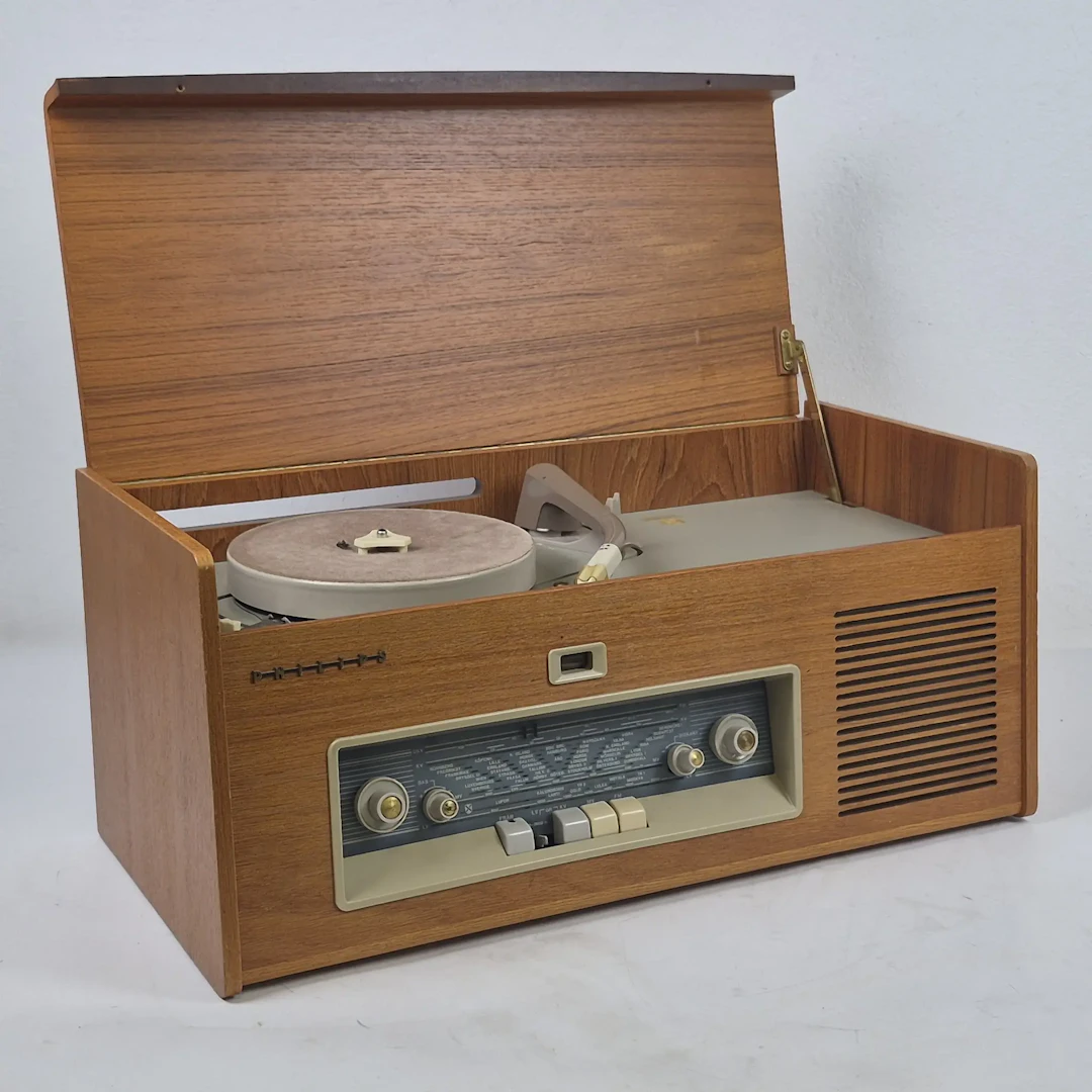 Radiogrammofon - Radiomöbel - Philips - renoveringsobjekt - teak