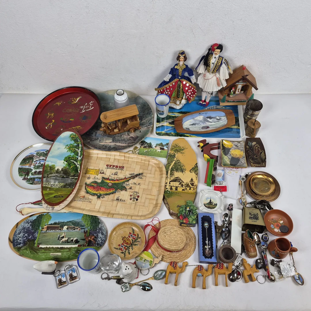 Parti souvenirer - Kuriosa - Brickor, dockor & figurer m.m.