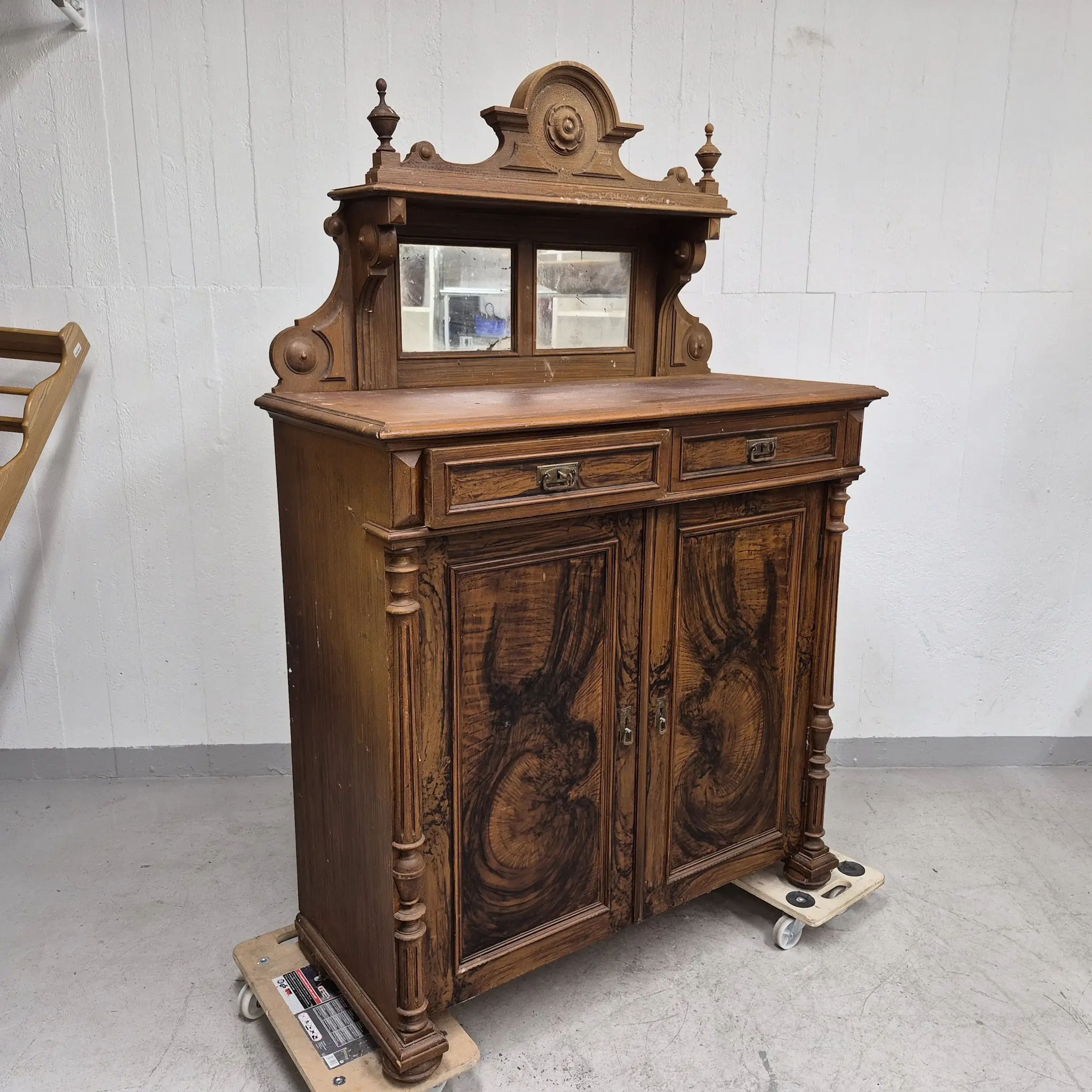 Skänk i trä med spegel - Spegelskänk - 1800 /1 900-talet