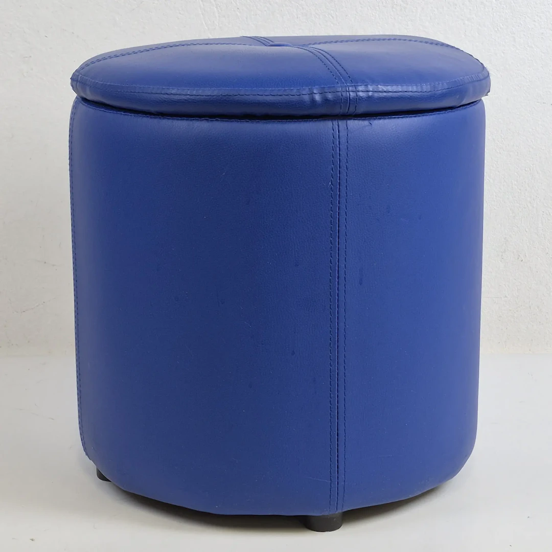 Sittpuff i konstläder - Puff - Fotpall