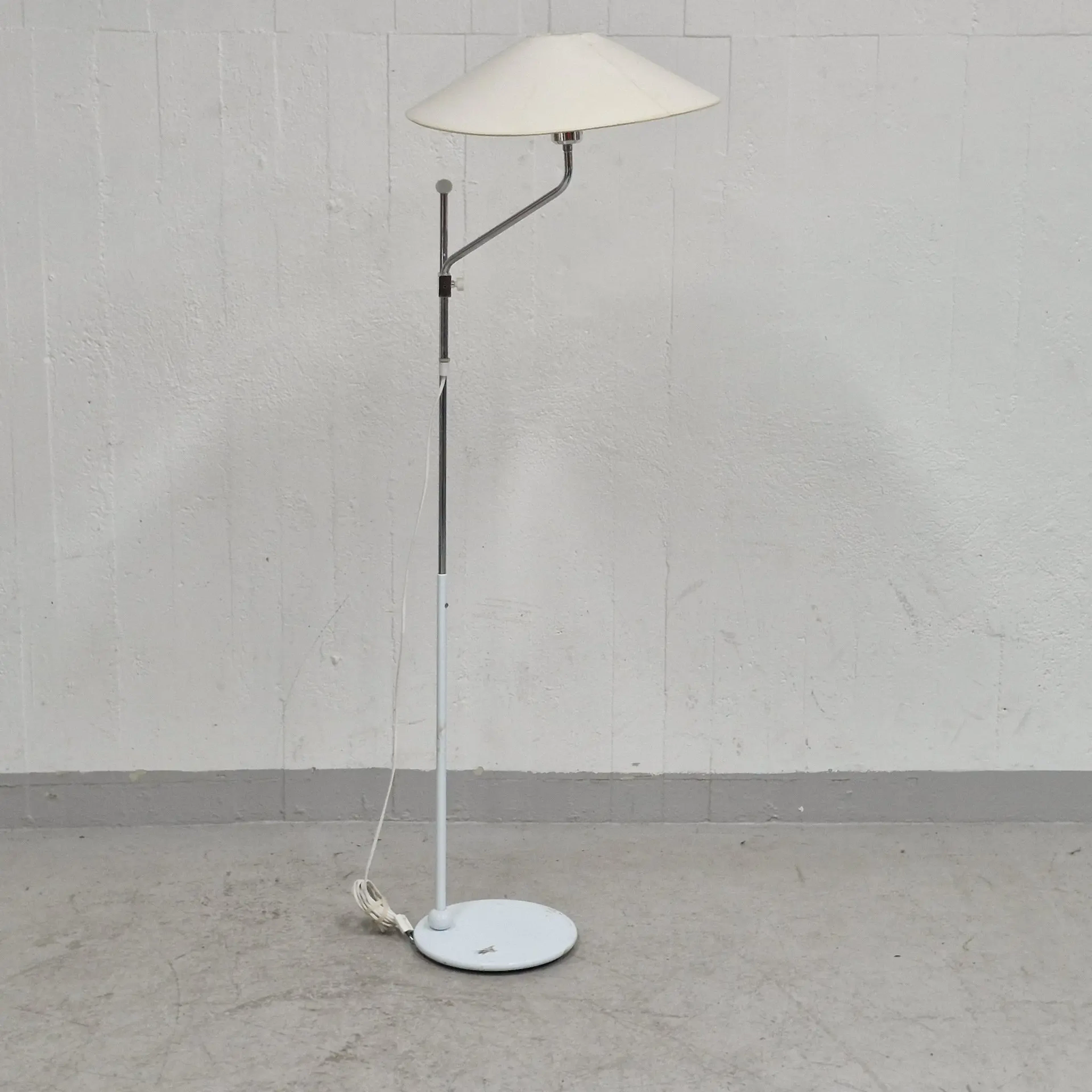 Golvlampa i metall med lampskärm - Aneta, Typbet 19818 - Lampa