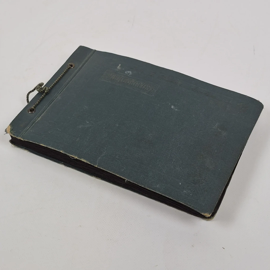 Gammal fotobok med fotografier - Över 100 bilder - Fotoalbum