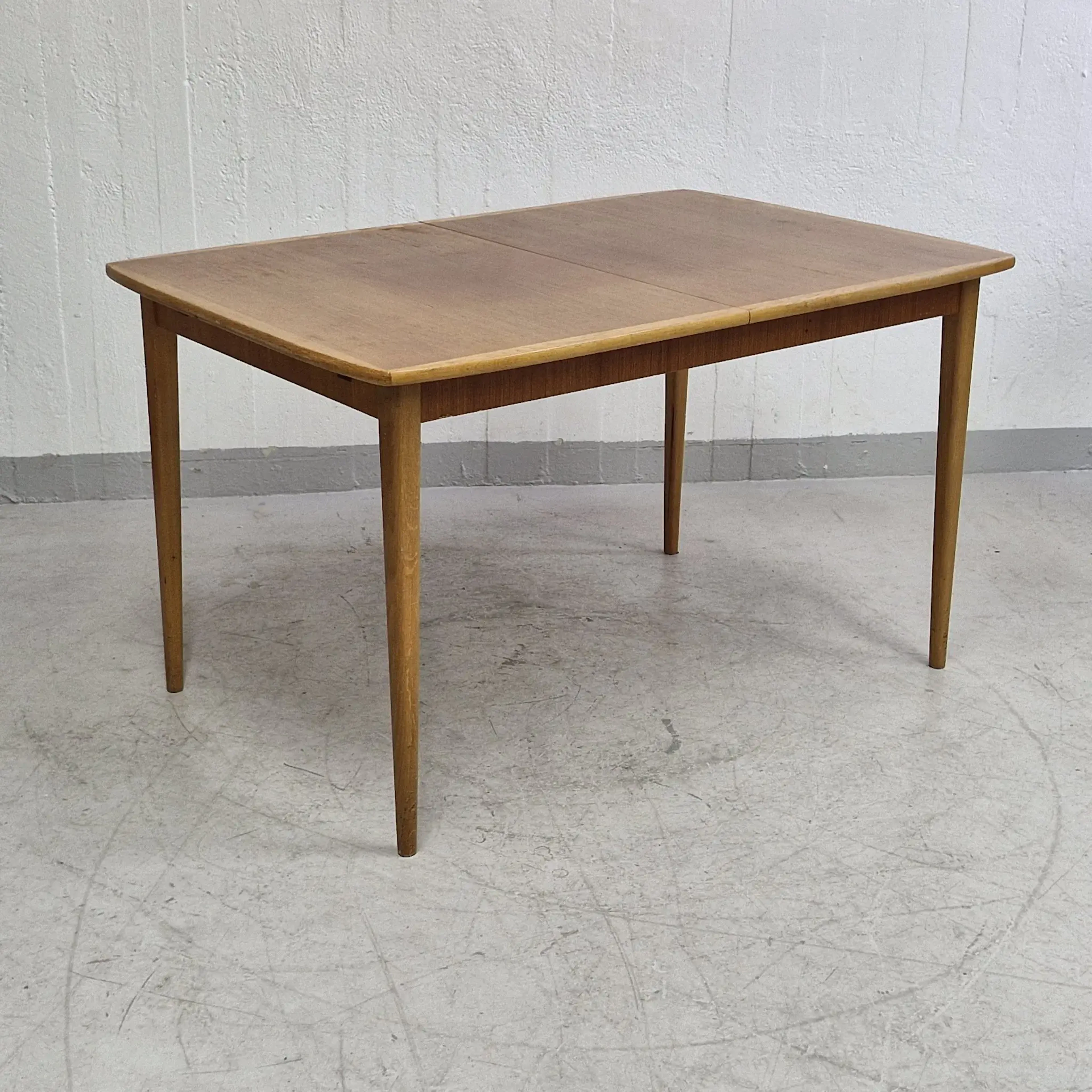 Köksbord i teak med plats för iläggsskivor - Teakbord - Bord - 1960 tal