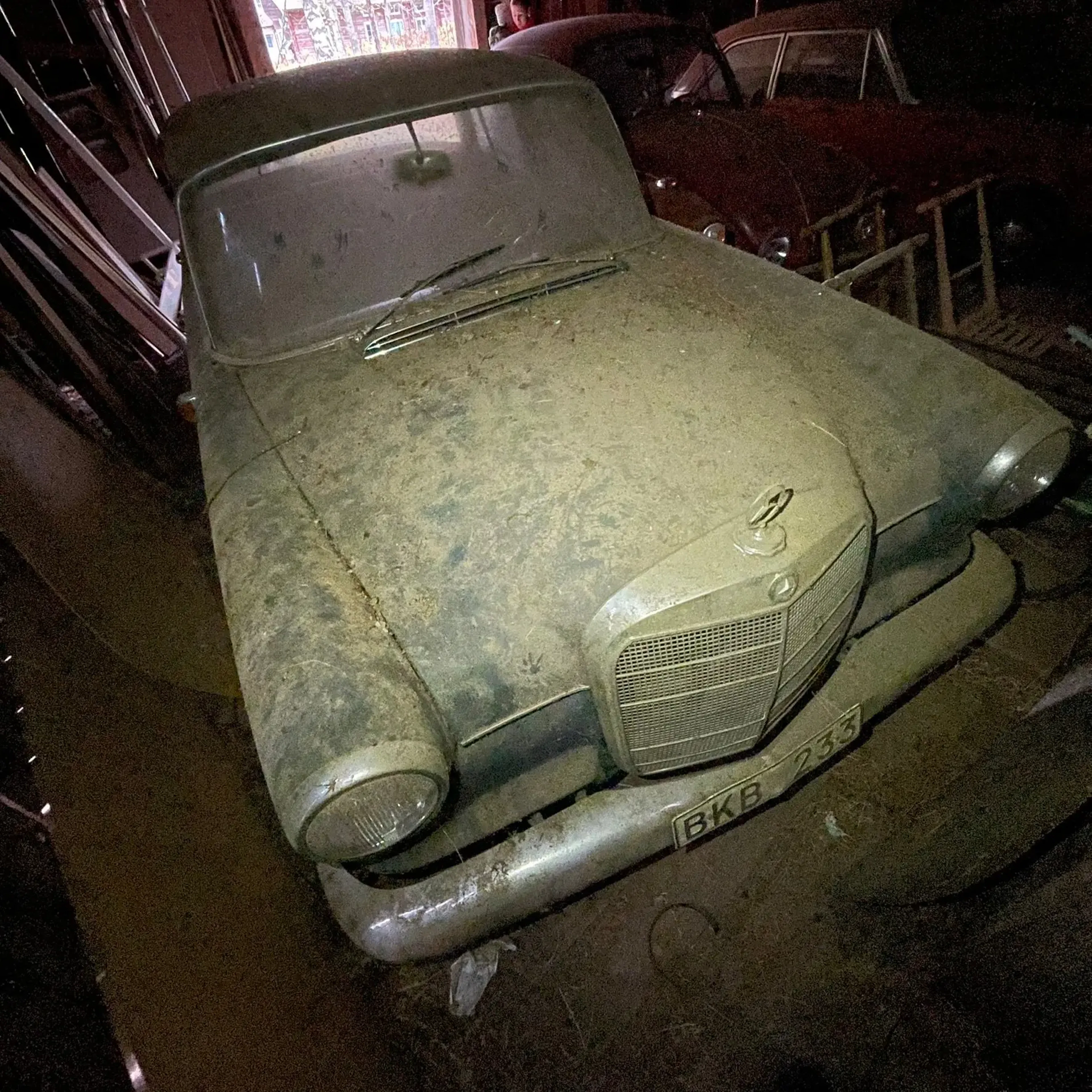 Mercedes-Benz 190 W110 - Ladugårdsfynd - 1960 talare - Veteranbil