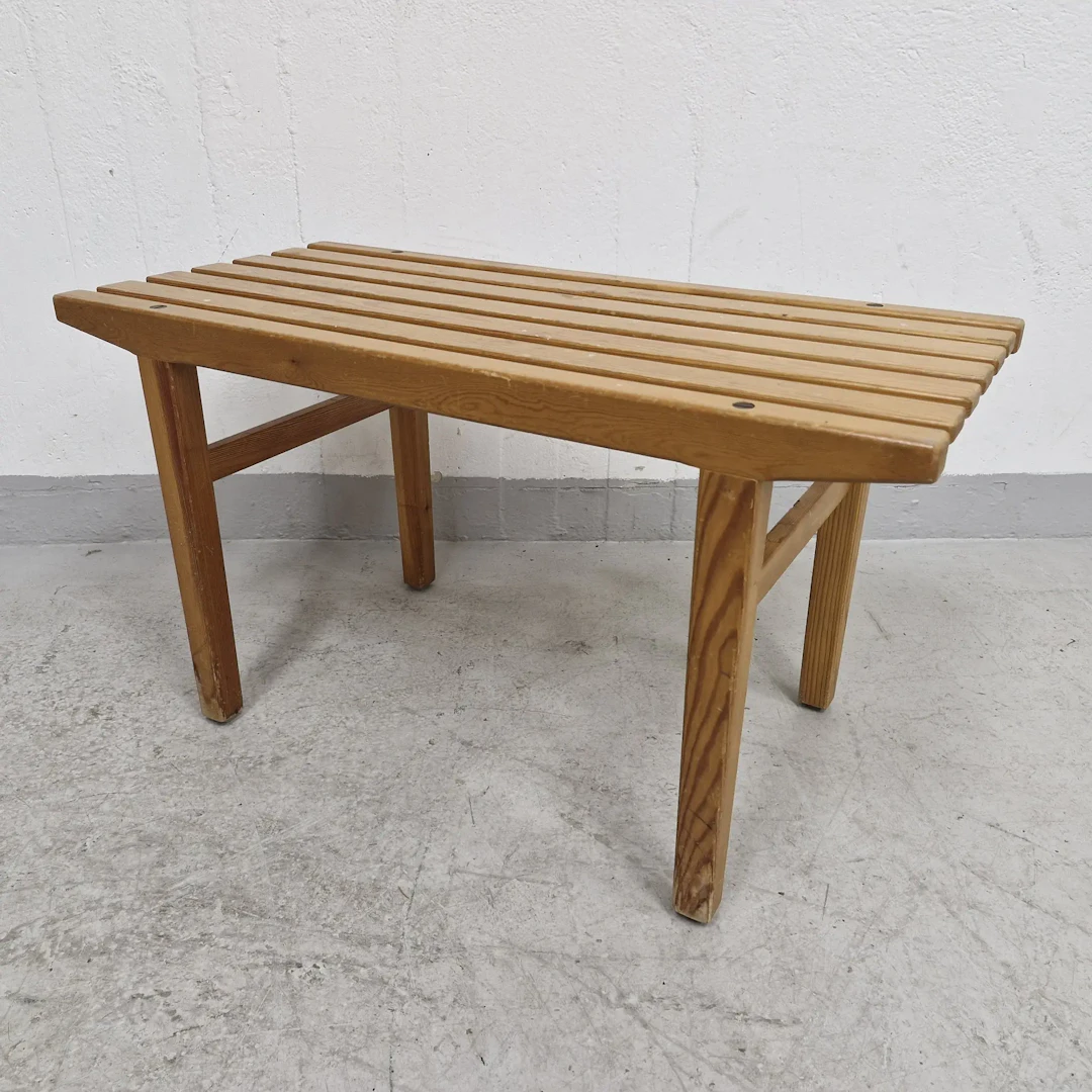 Bänk i trä - Träbänk - Sittbänk