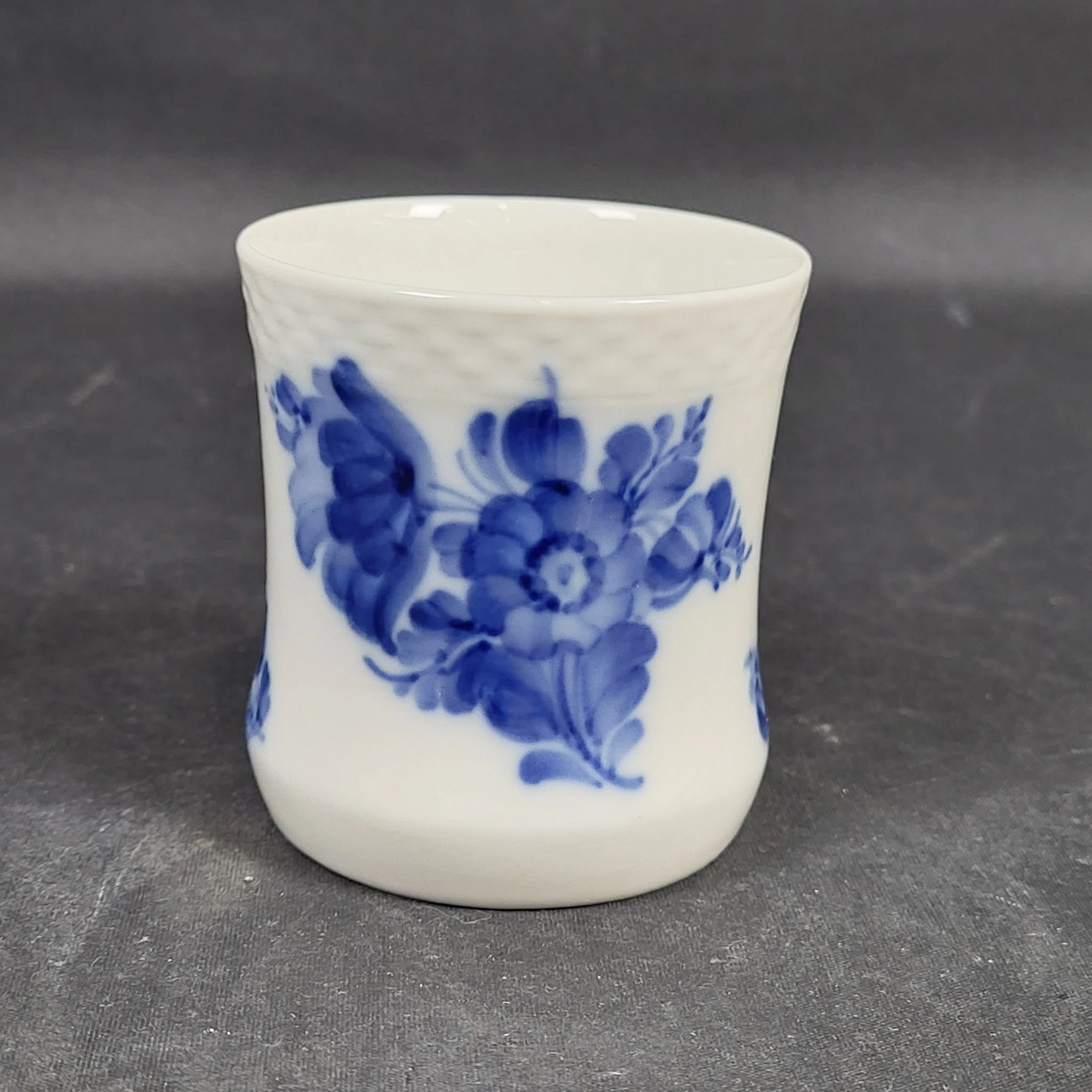 Kopp i porslin - Royal Copenhagen - Vas - Bägare - Blå blomster