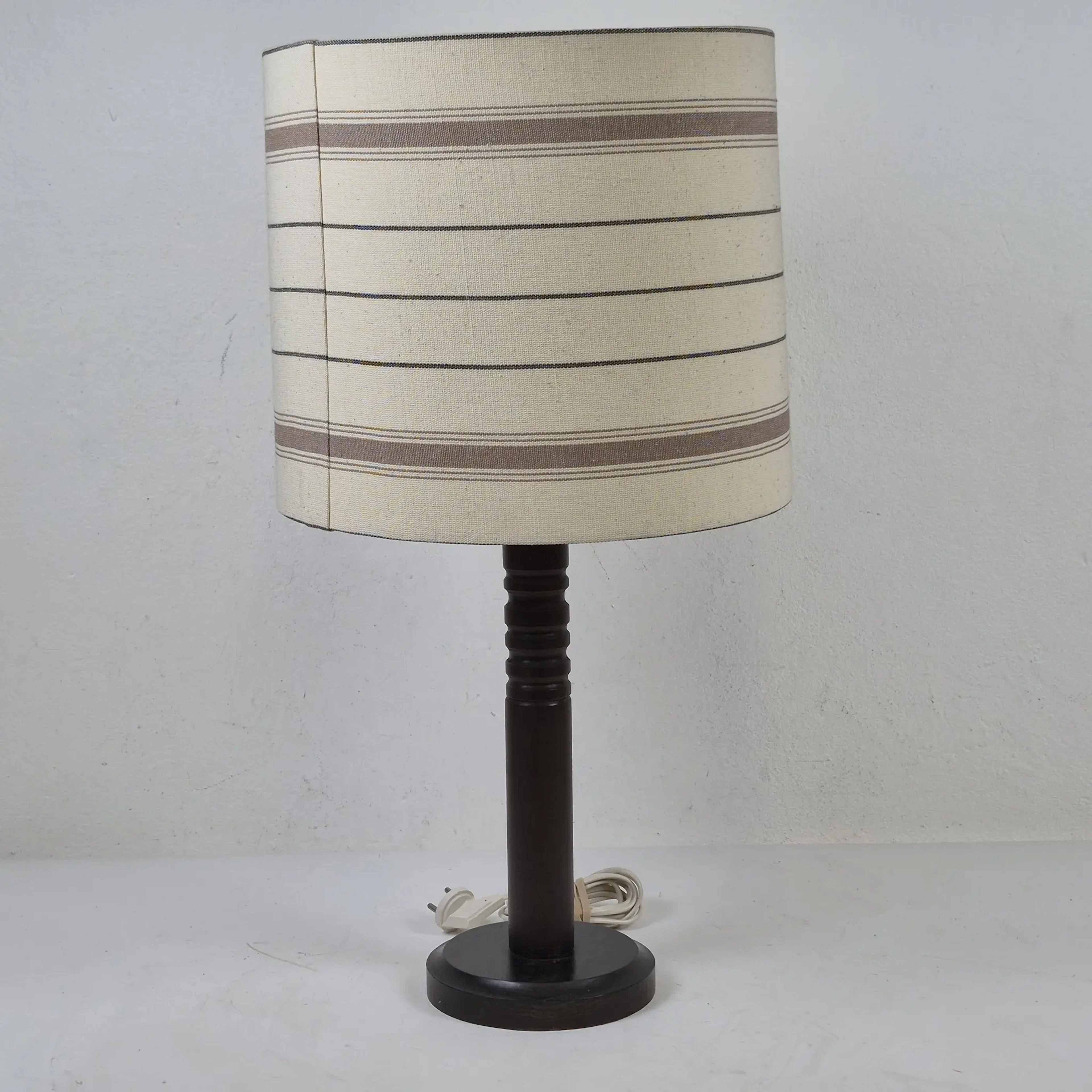 Bordslampa i trä med textilskärm - Lampa - Belysning - 1960 tal