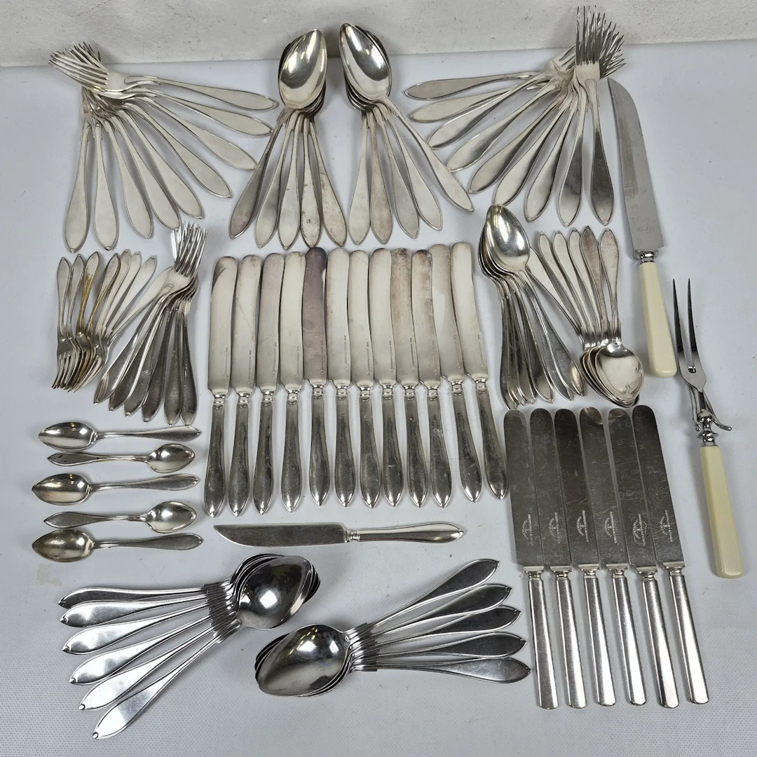 Parti blandade bestick i rostfritt stål, nysilver & plast - Svensk spets m.fl.