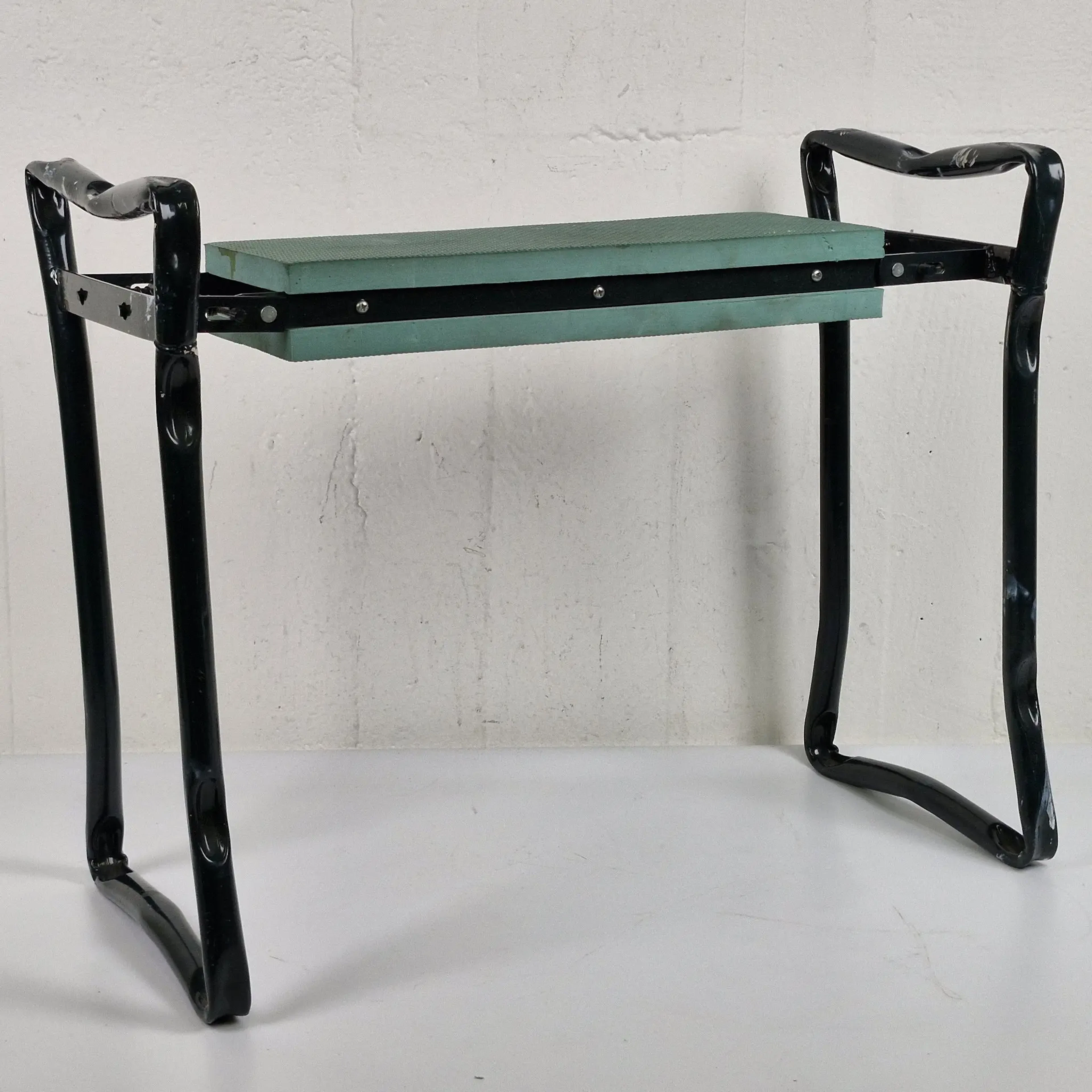 Hopfällbar knäpall - Sittpall - Trädgårdspall