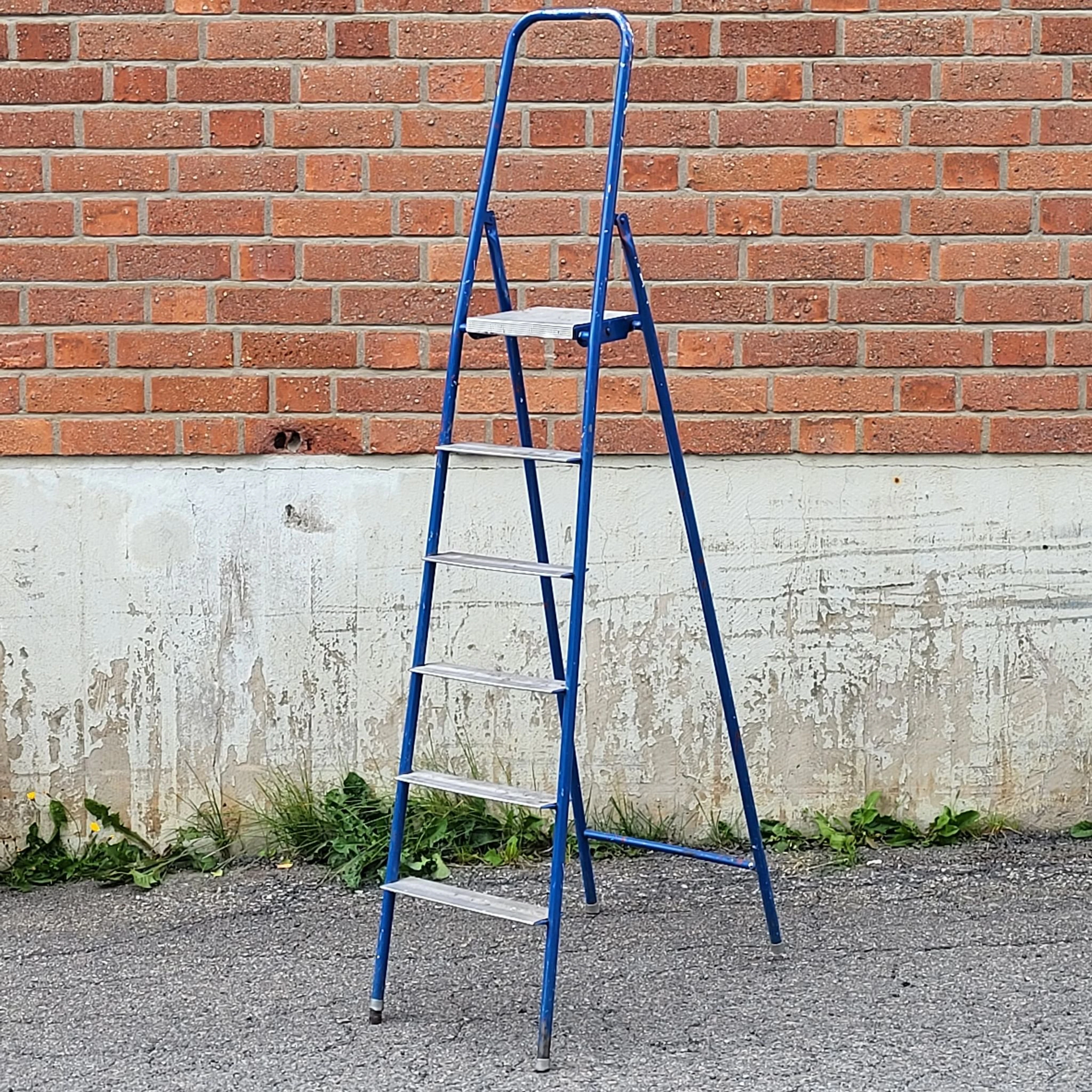 Stege i metall med 6st trappsteg - Trappstege