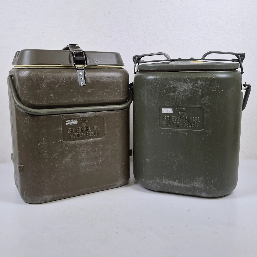 Paret isoleringskärl - Svenska militären - 13 & 18 liter - Tre kronor - Kantin