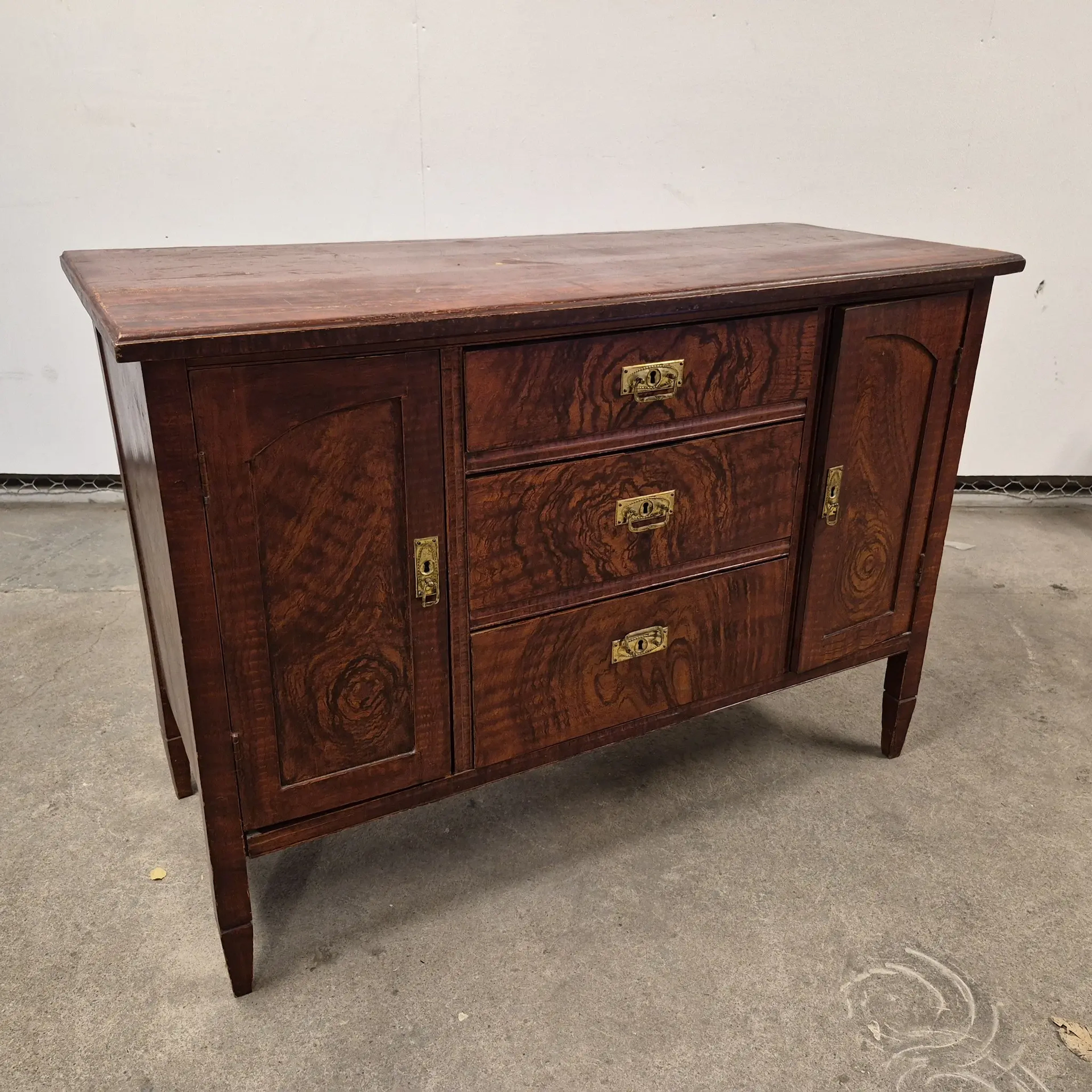 Skänk i trä - Träskänk - Sidobord - Jugendstil - 1900 tal