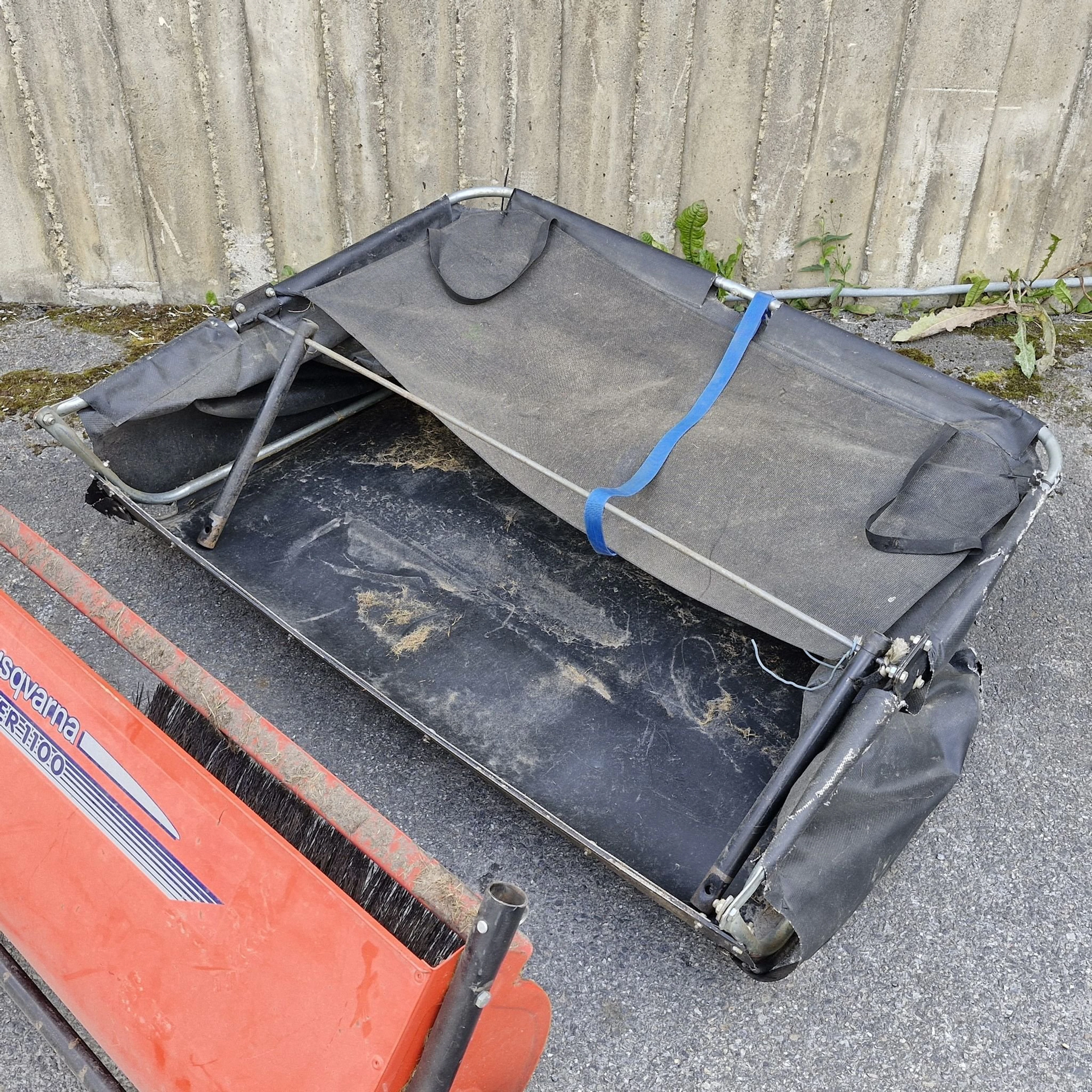 Husqvarna Sweeper 1100 med uppsamlare - Sopmaskin