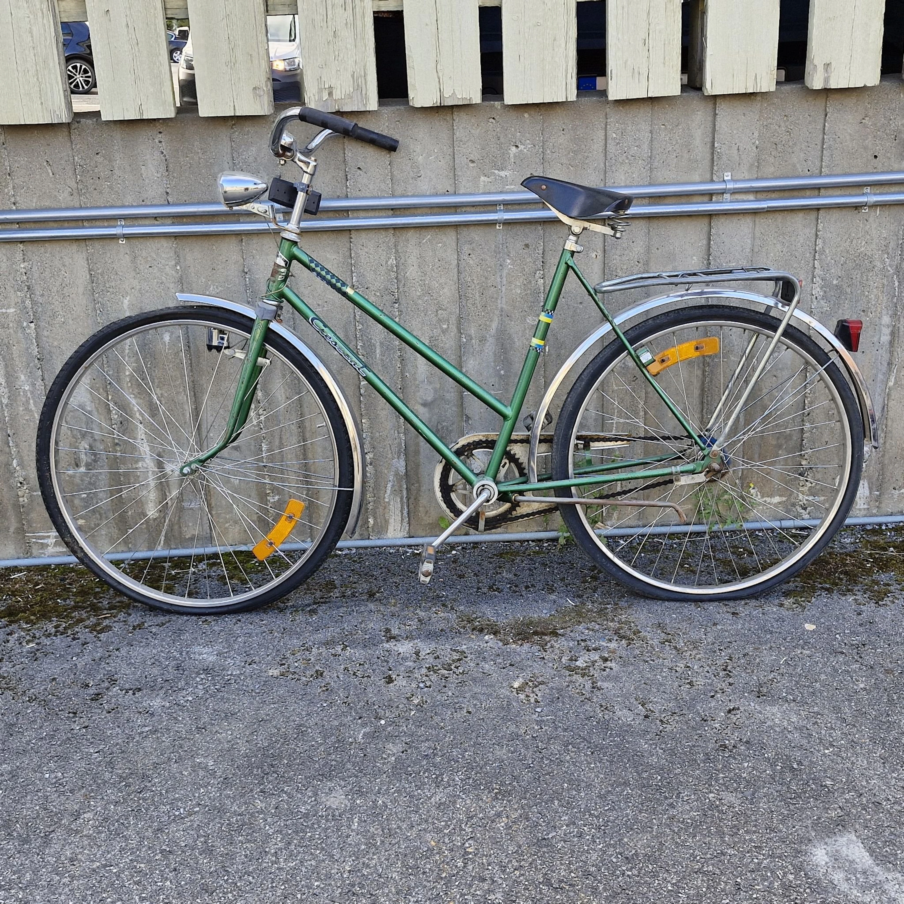 Äldre Crescent cykel med pakethållare - Damcykel
