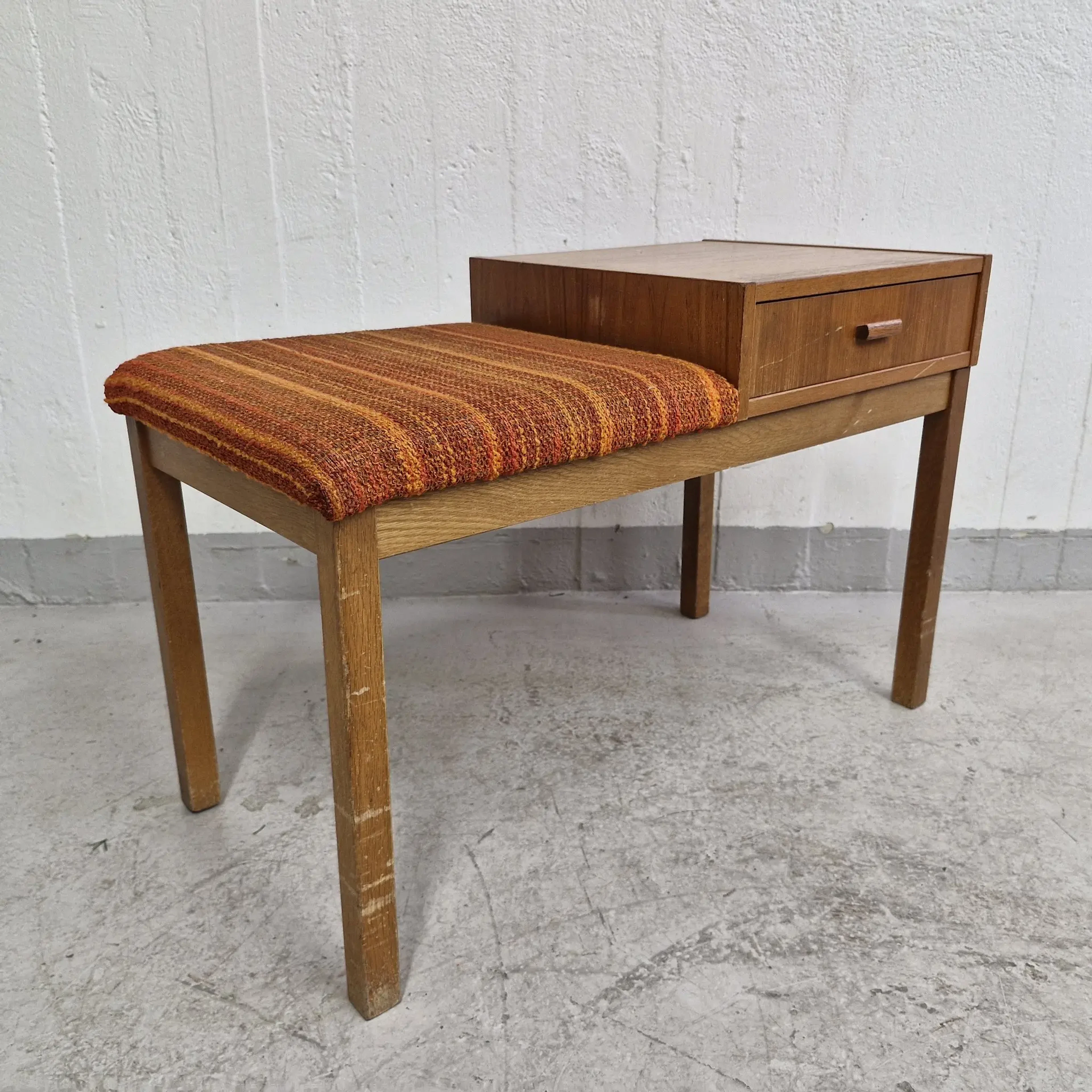Telefonbänk i teak med sits - Hallbänk - Träbänk - Bänk - 1960-tal - Vintage