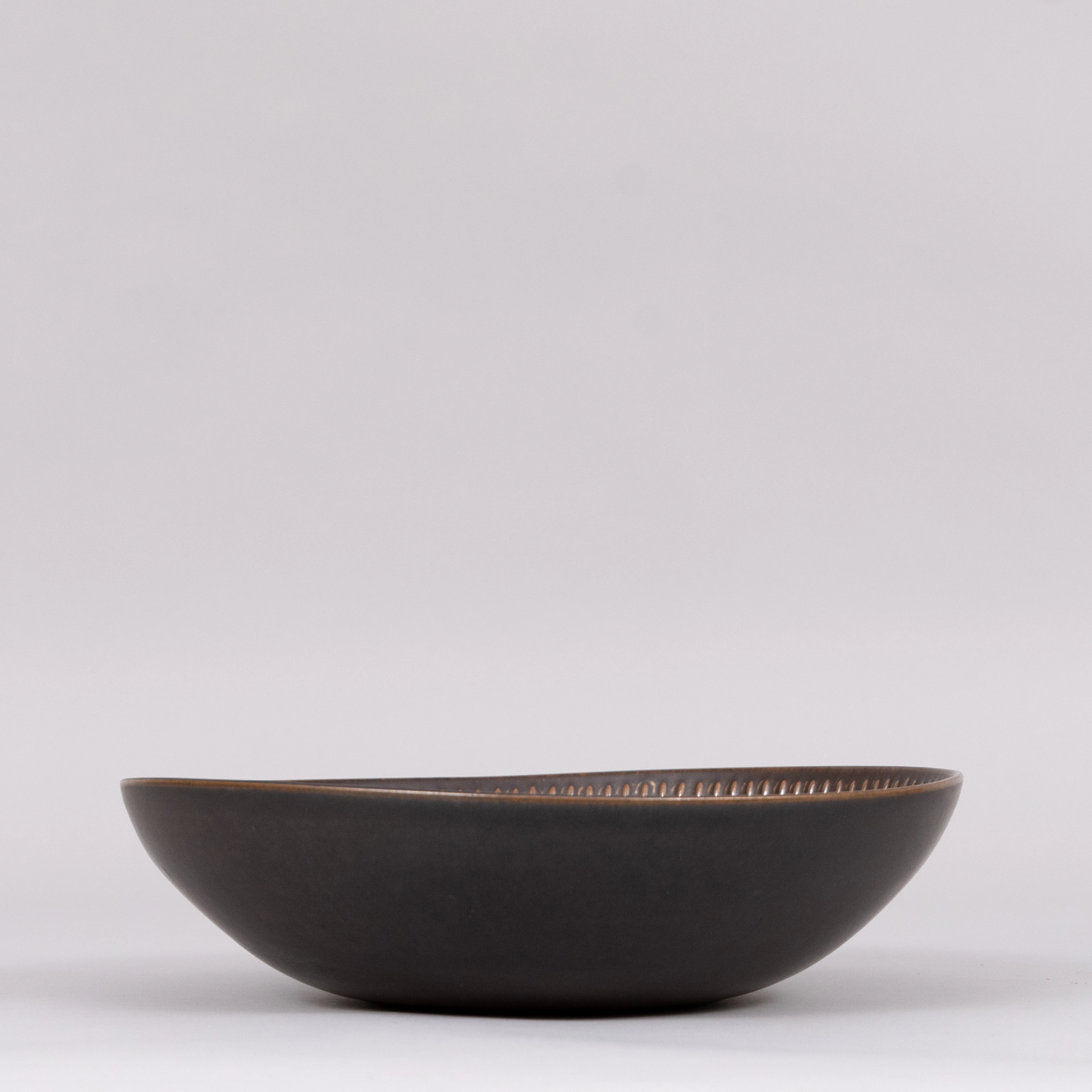 JOHN ANDERSSON (1900-1969). Skål. stengods, Höganäs, signerad.