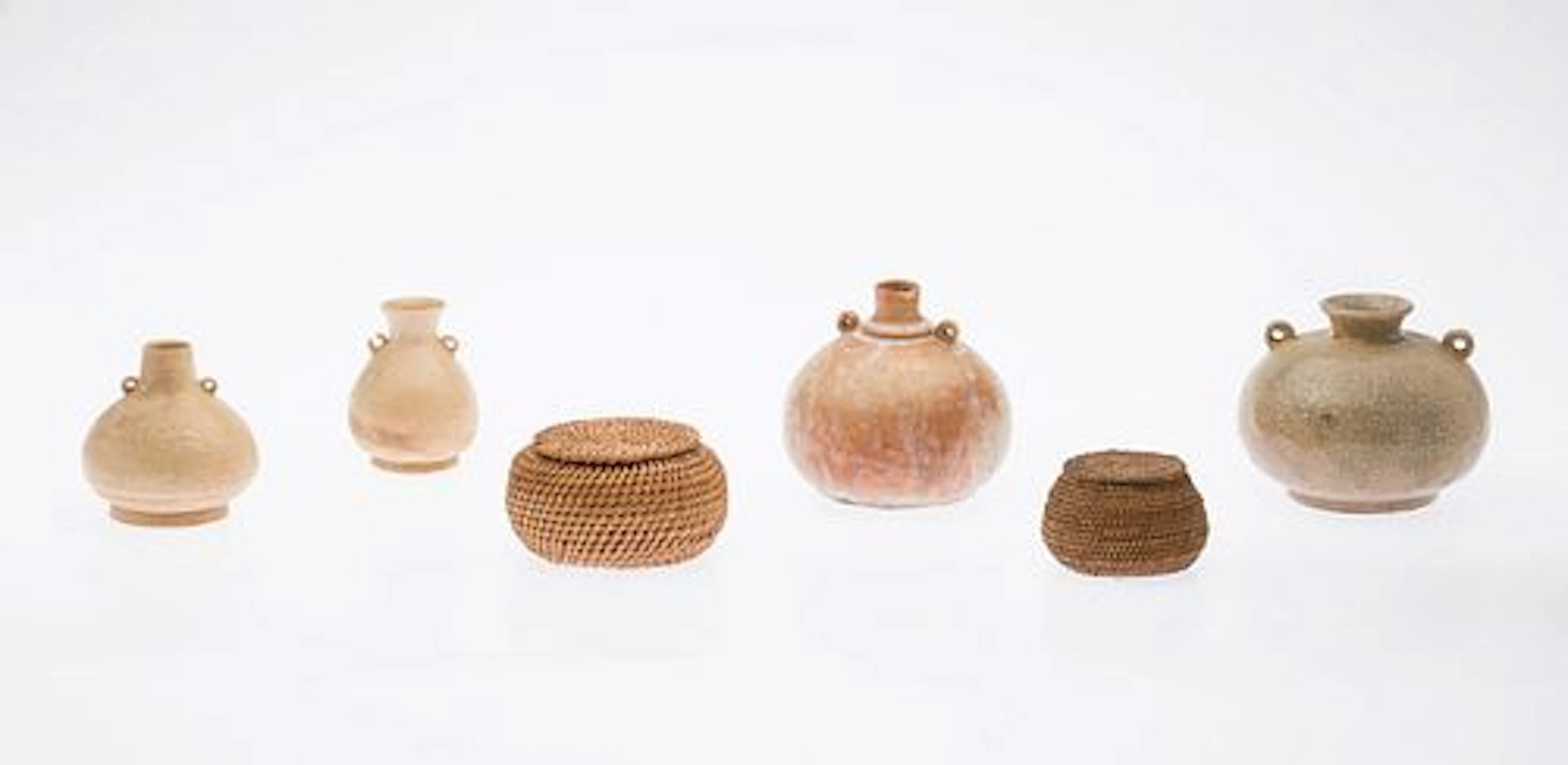 4 Thai Pots, 14th Century and Two Woven Baskets
