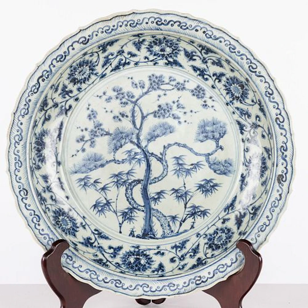 Chinese Blue and White Foliate Rim Charger
