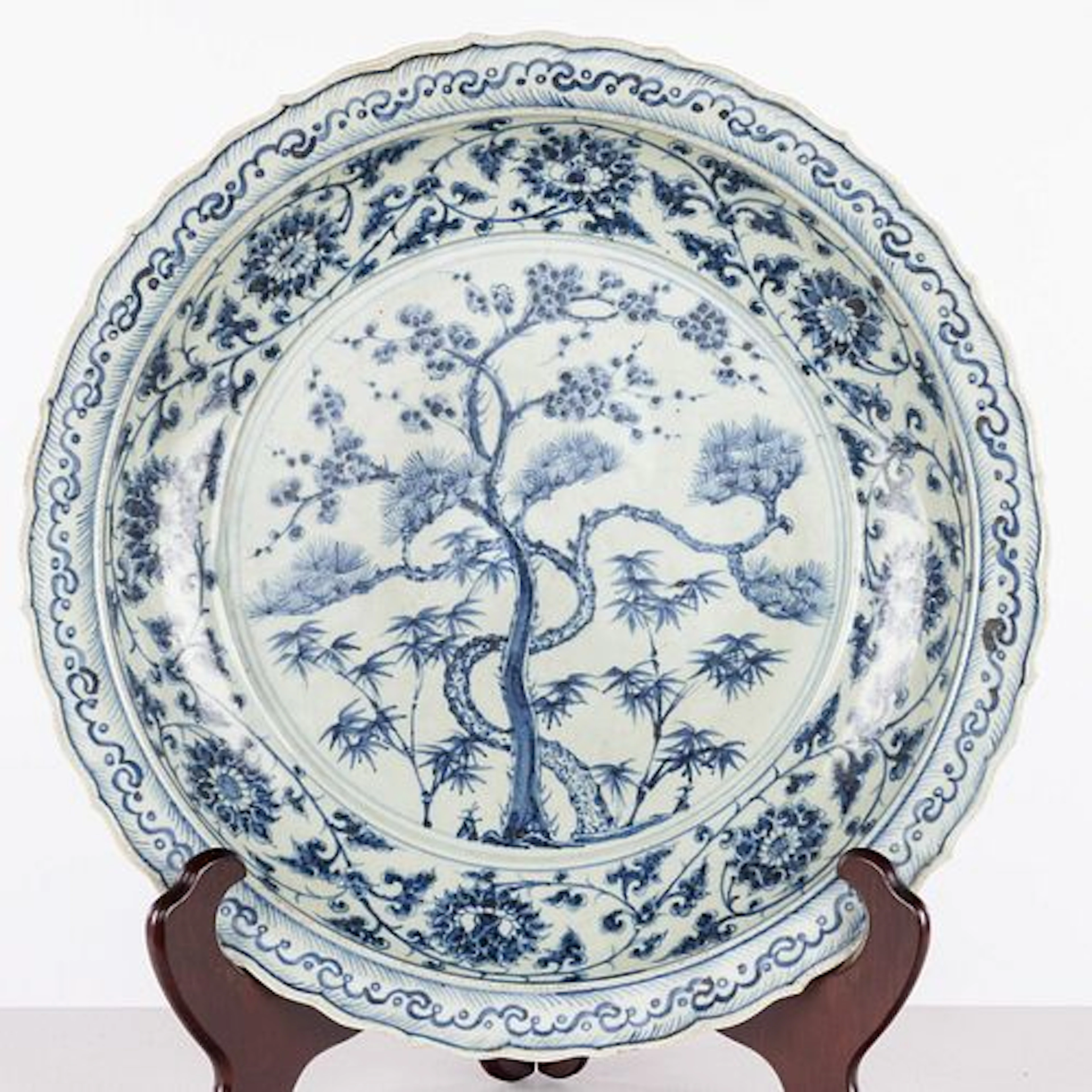 Chinese Blue and White Foliate Rim Charger