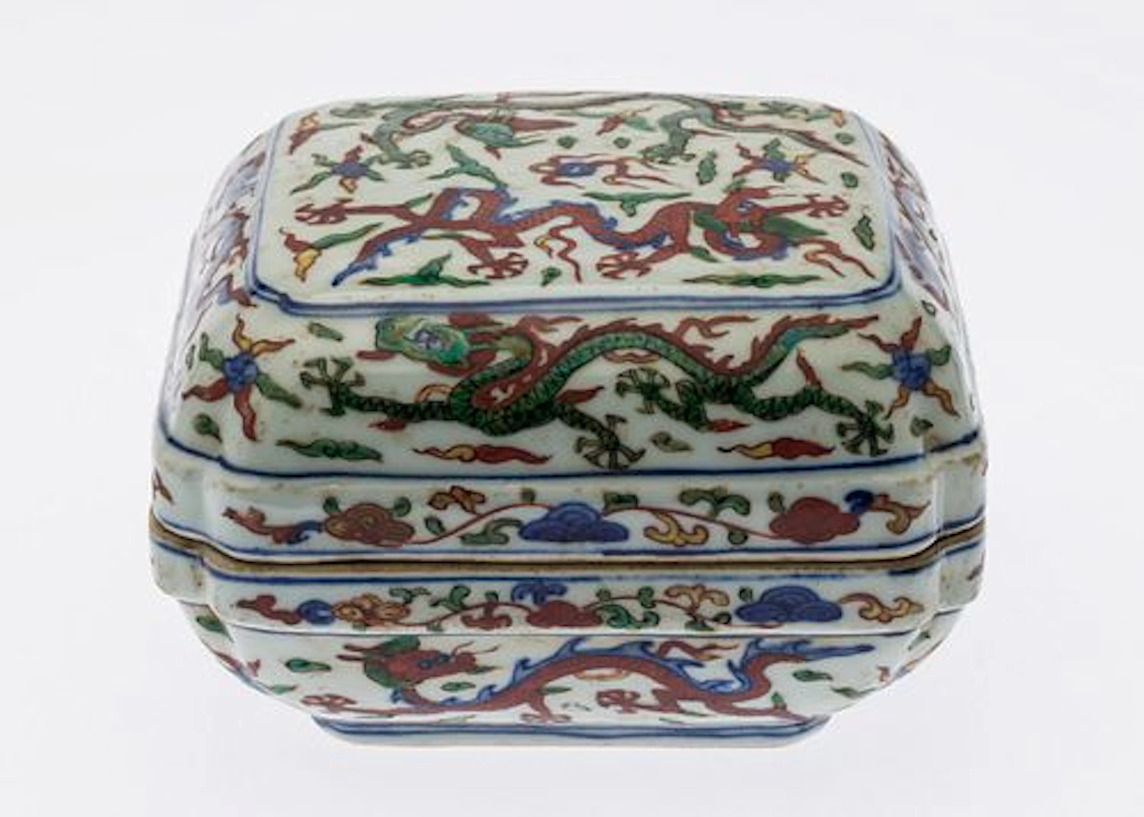 Chinese Wucai Lobed Square Covered Box