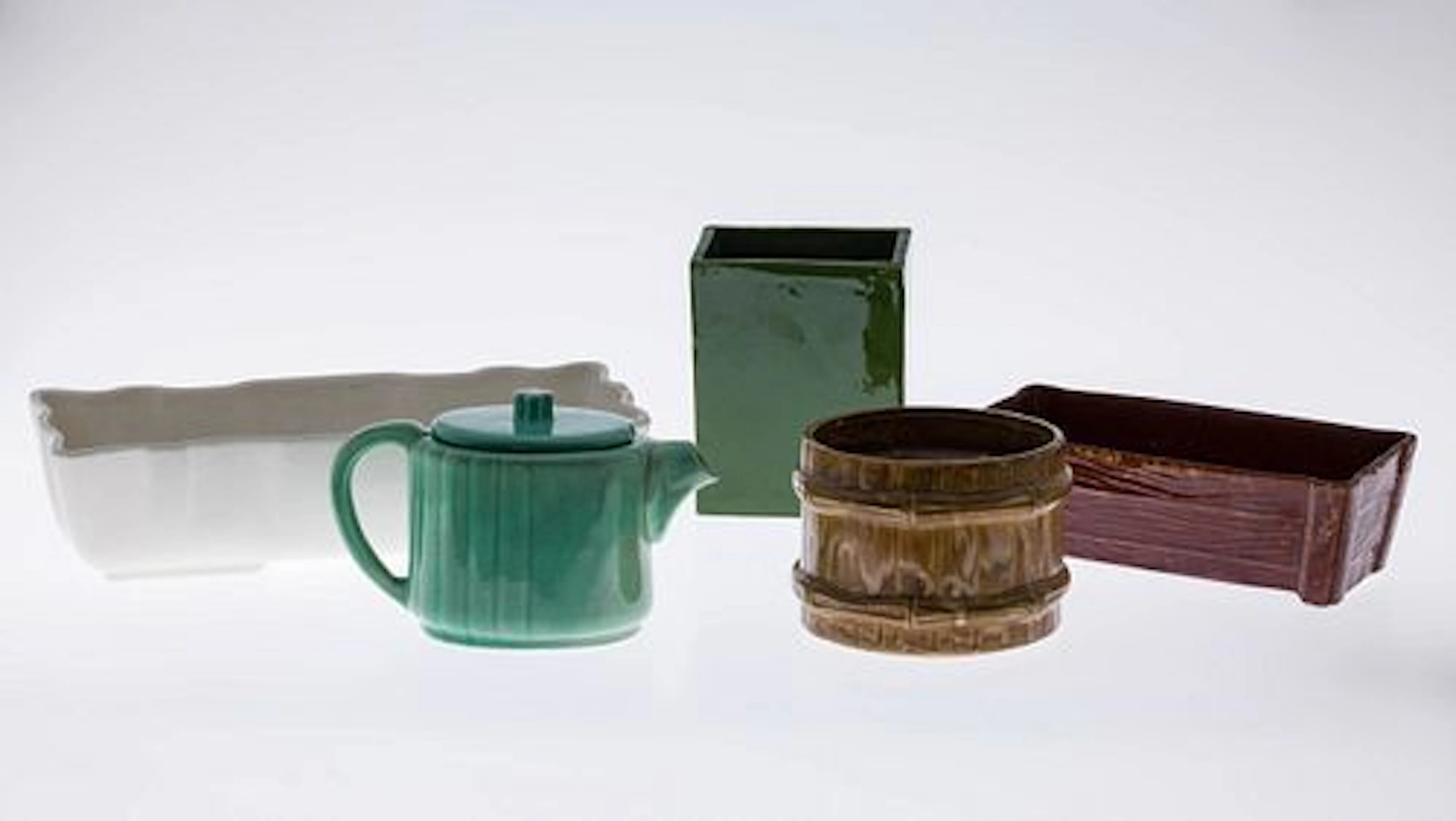 4 Ceramic Planters and a Ceramic Teapot