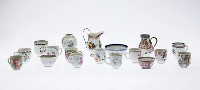 18 Chinese Export Teacups, Vases and Bowls